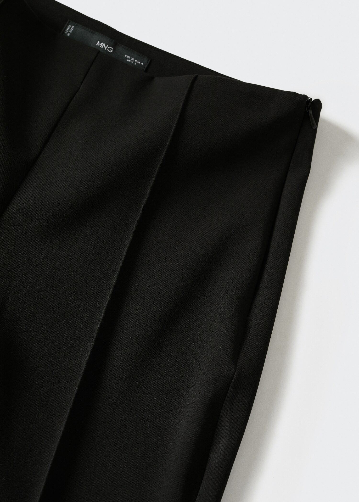 Straight trousers - Details of the article 8