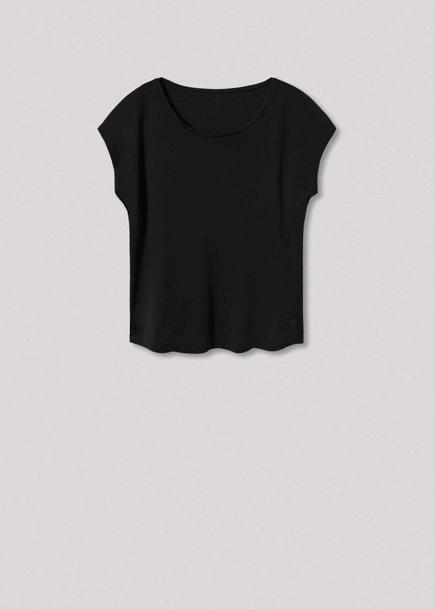  Hecho en España, para esta camiseta hemos elegido un diseño diferente, más relajado y casual gracias a su hombro caído sin mangas. Esta prenda es muy liviana, fluida y cómoda. Un básico de fondo de armario hecho en proximidad y con materiales orgánicos de alta calidad. . - Article without model
