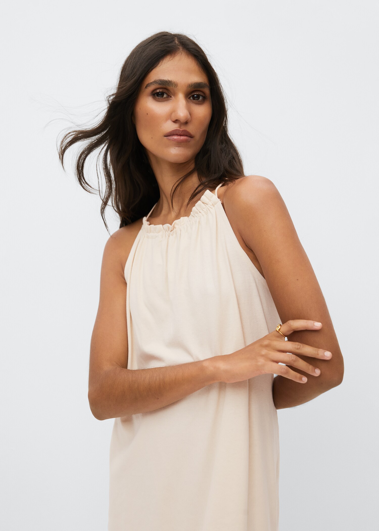 Vestido maxi volantes - Plano medio