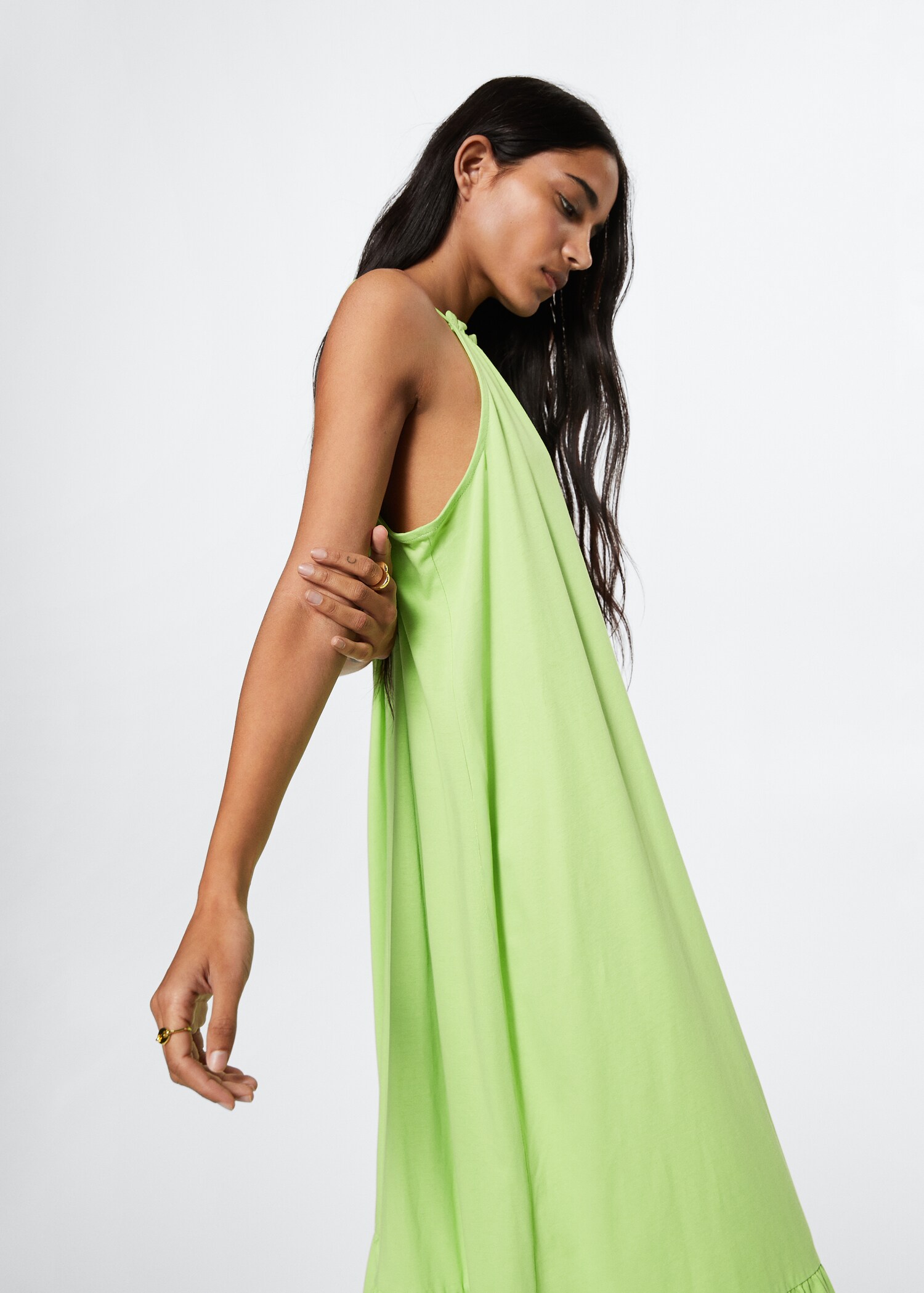 Vestido maxi volantes - Plano medio