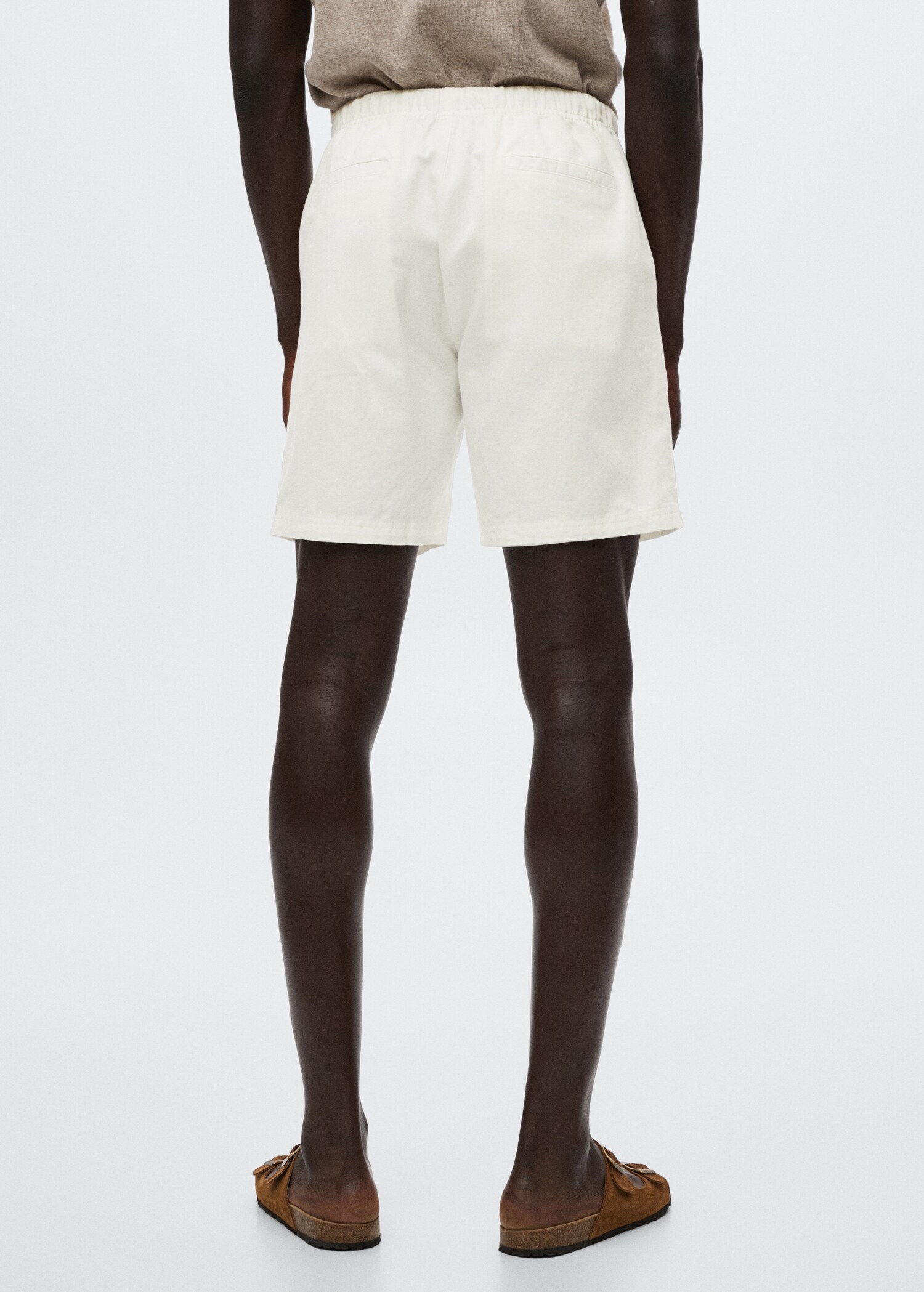 Bermudashorts i bomull og lin med snor - Baksiden av artikkelen
