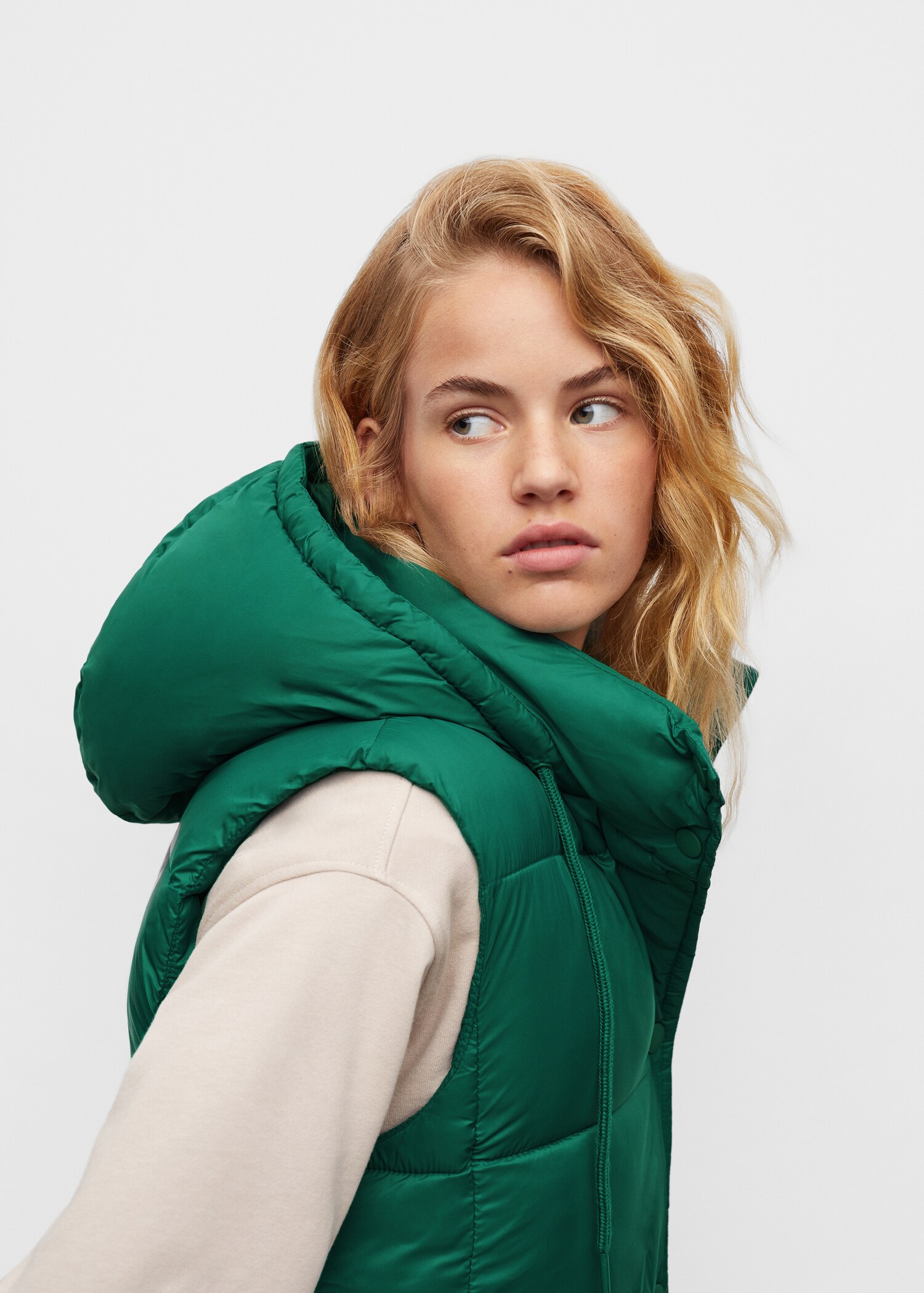 Quilted gilet with hood - Details of the article 4