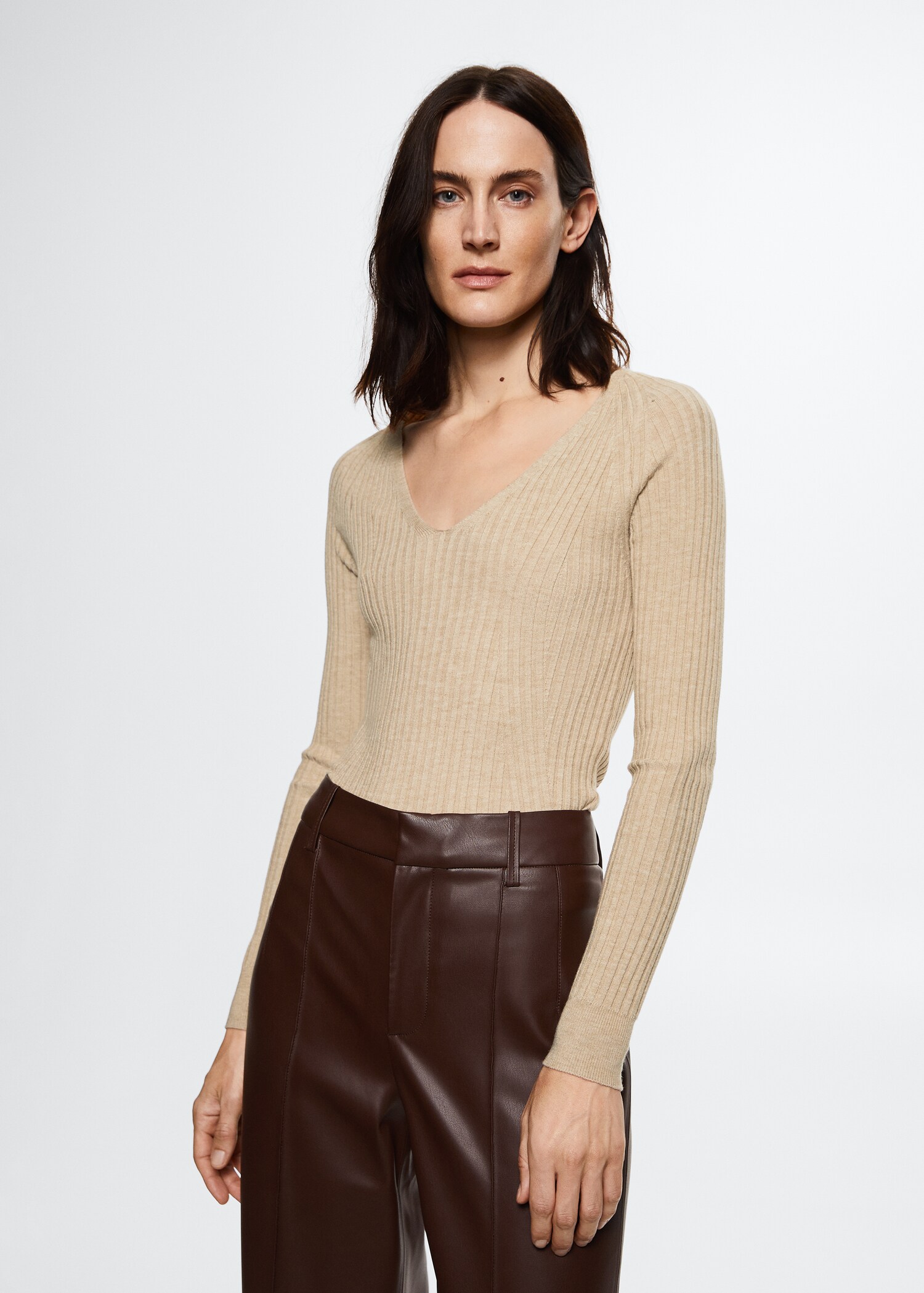 V-neck ribbed knit sweater - Medium plane