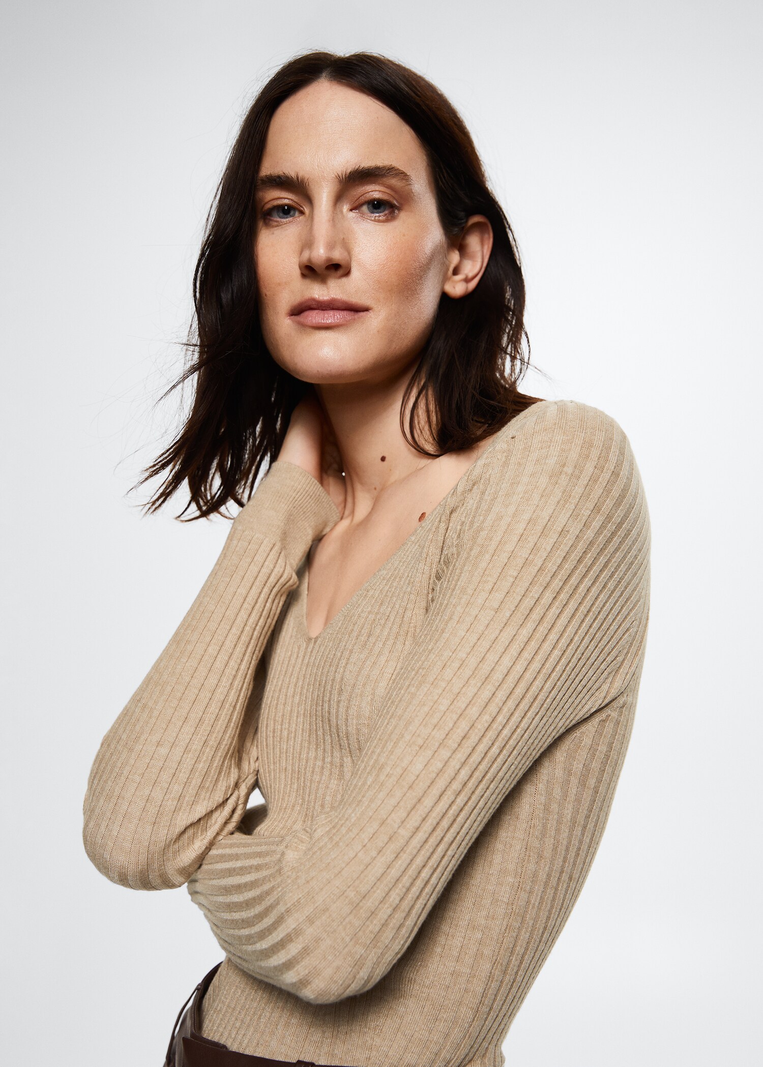 V-neck ribbed knit sweater - Details of the article 1