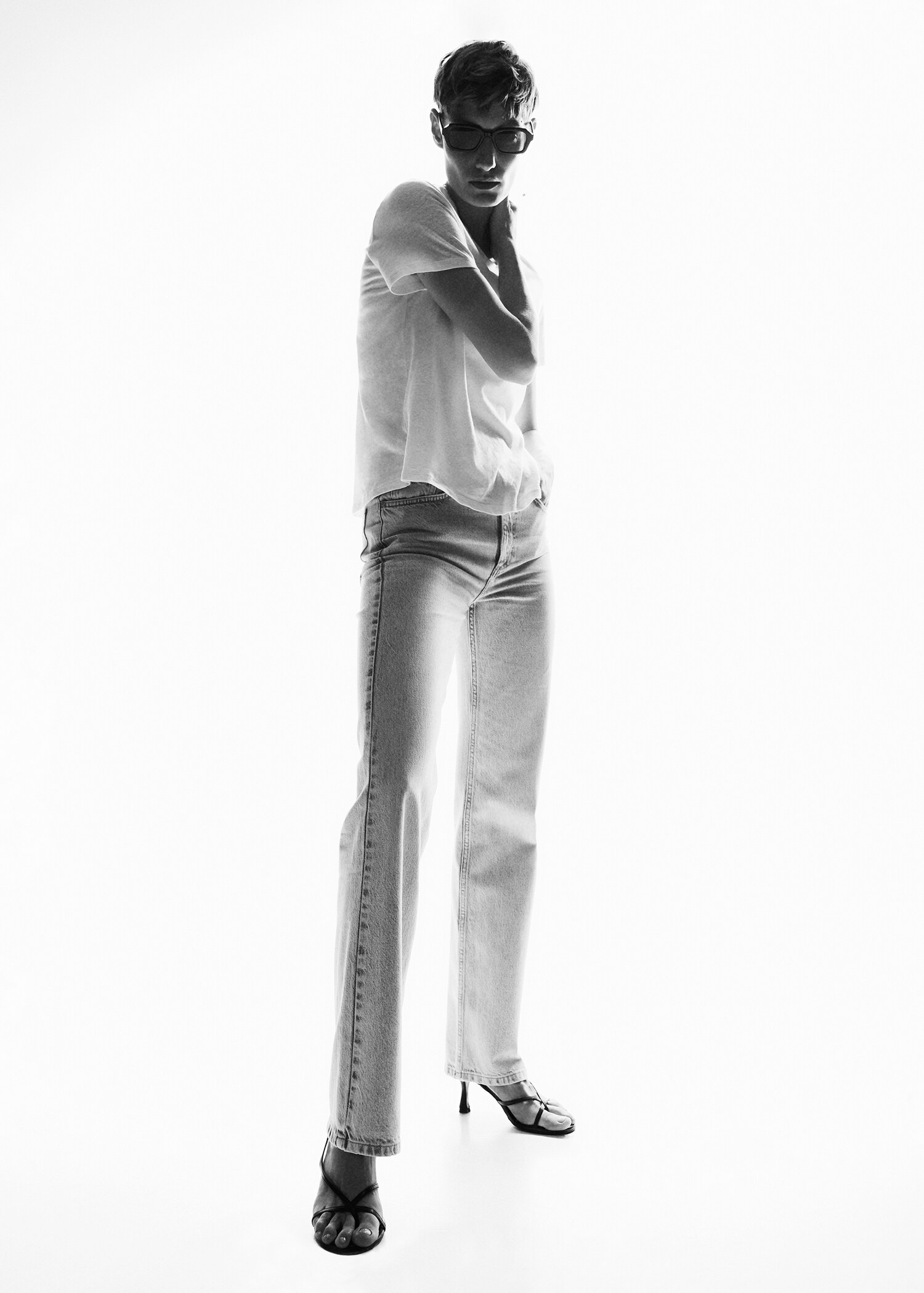 Mid-rise straight jeans - Details of the article 2