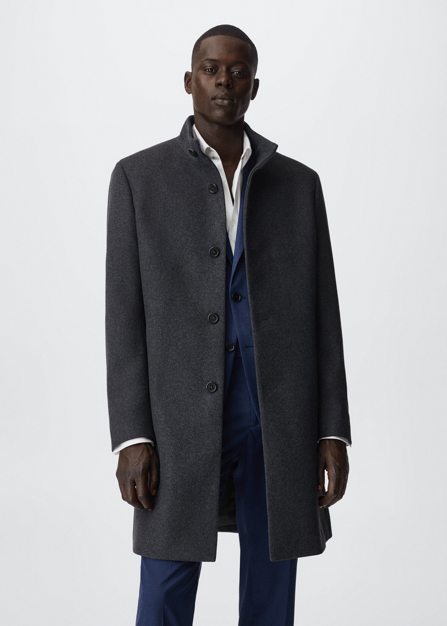 Manteau en laine à col cheminée - Plan moyen