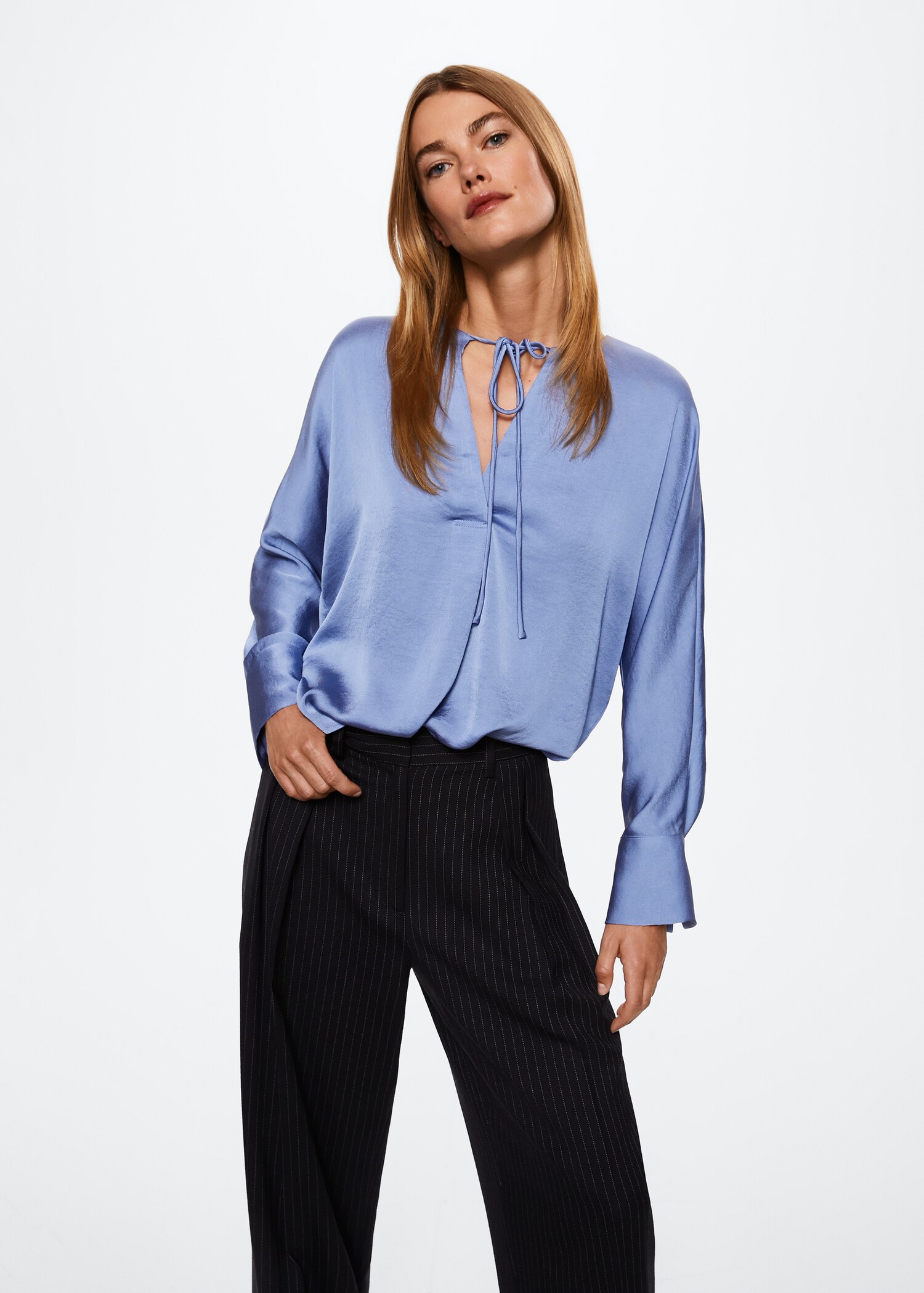 Blusa fluida lazo - Plano medio