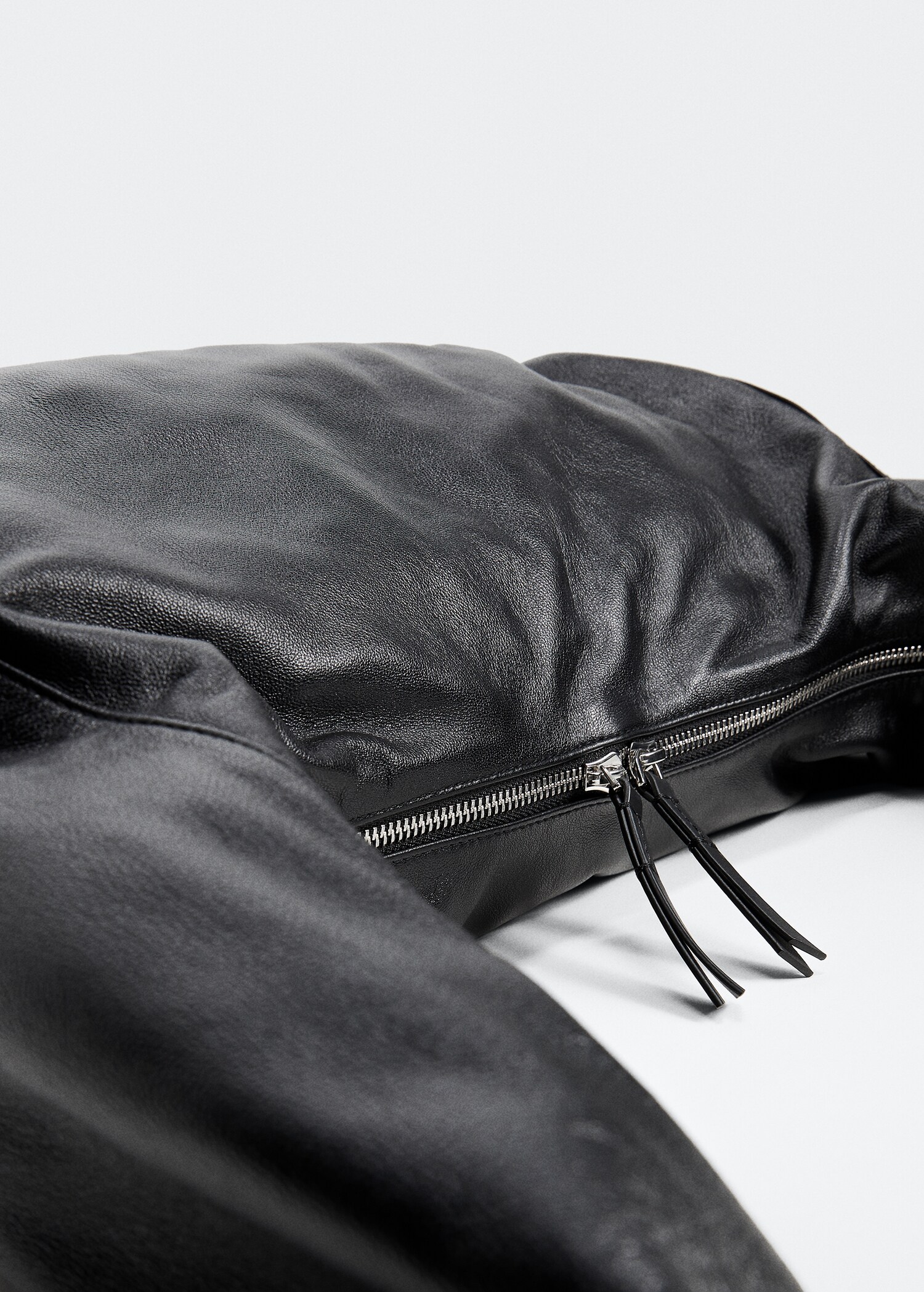 Leather strap tote bag - Details of the article 1
