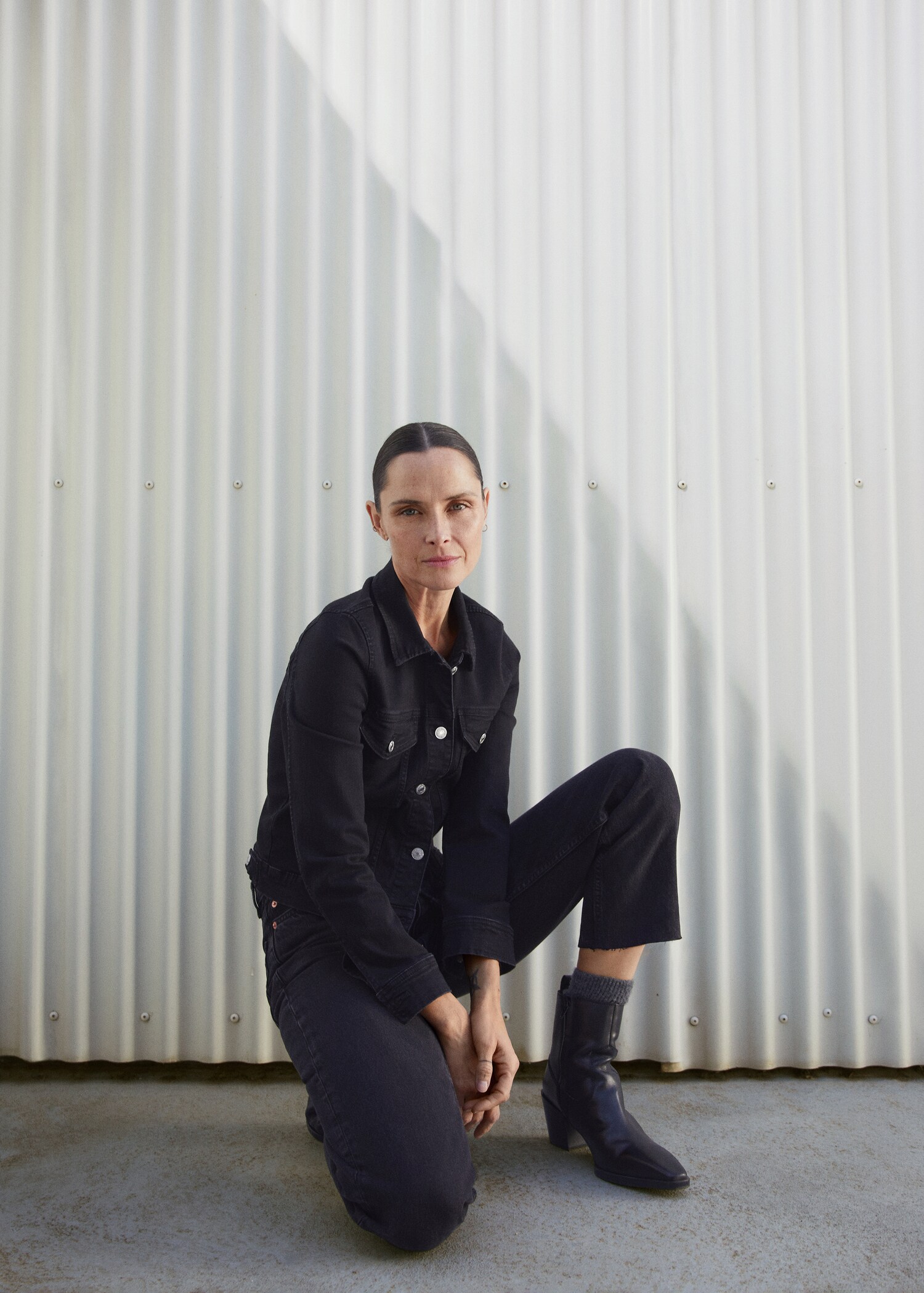 High-waist cropped straight jeans - Details of the article 6