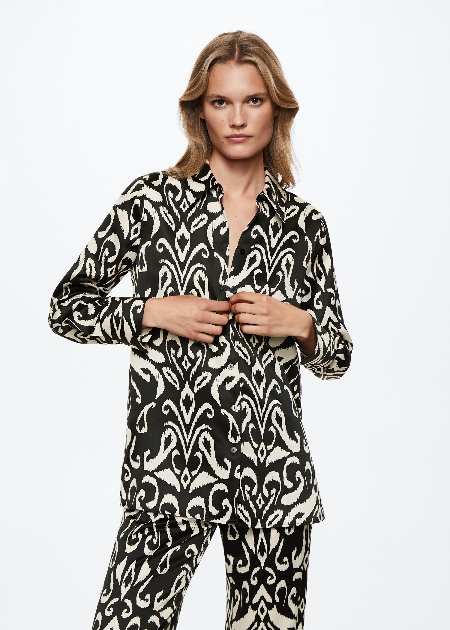 Chemise satinée imprimée - Plan moyen