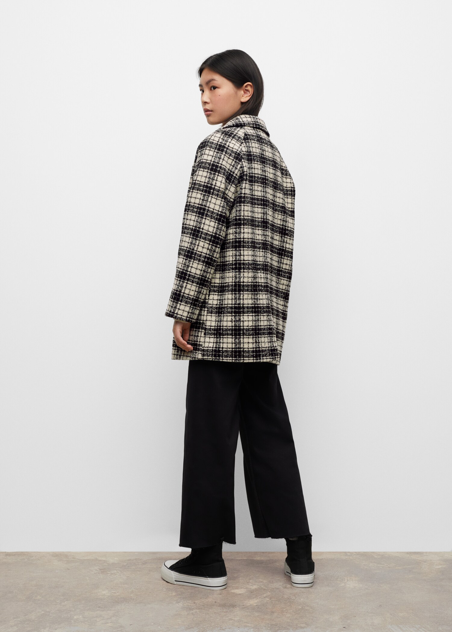 Checked lapels coat - Reverse of the article