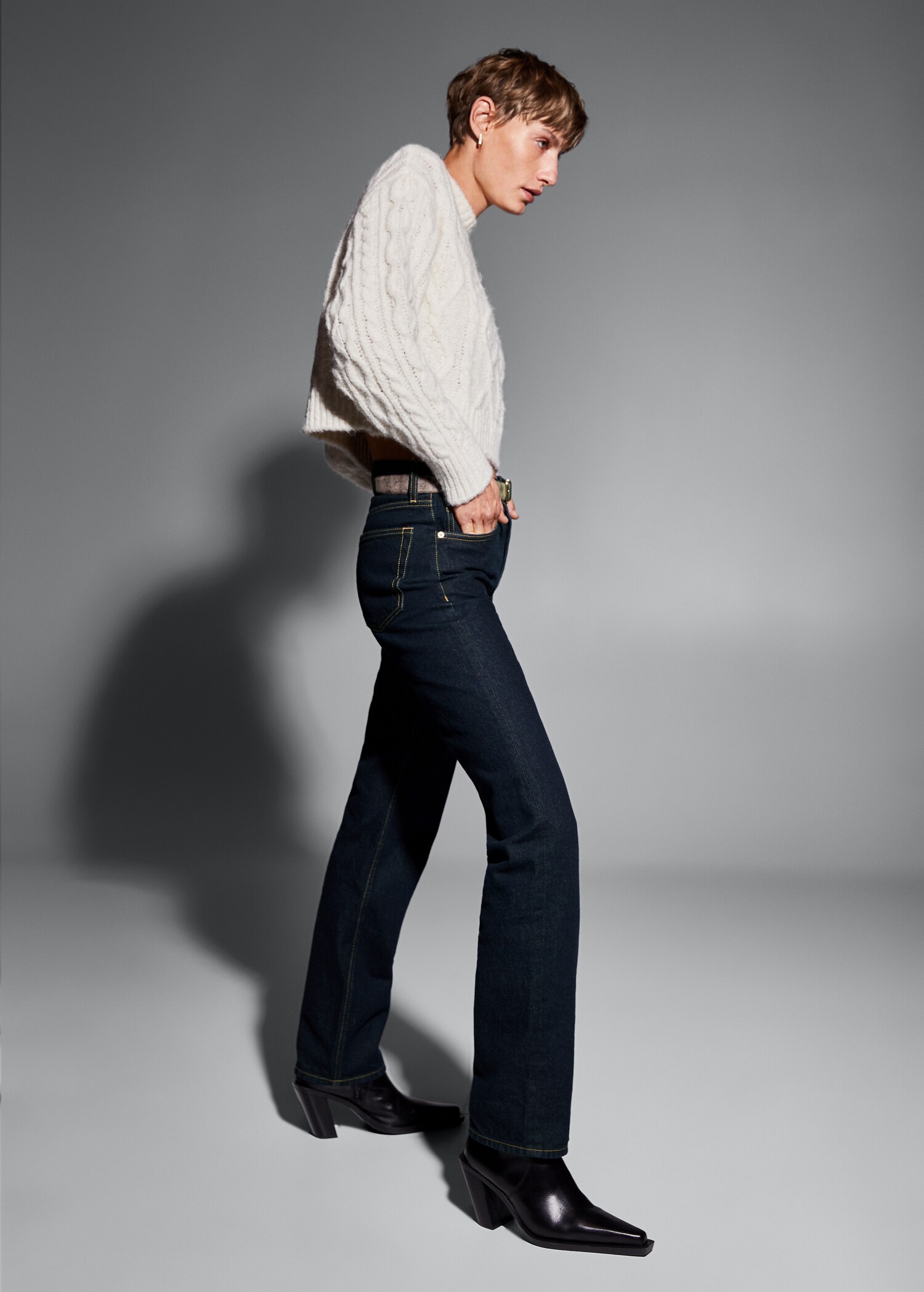 Mid-rise straight jeans - Details of the article 6