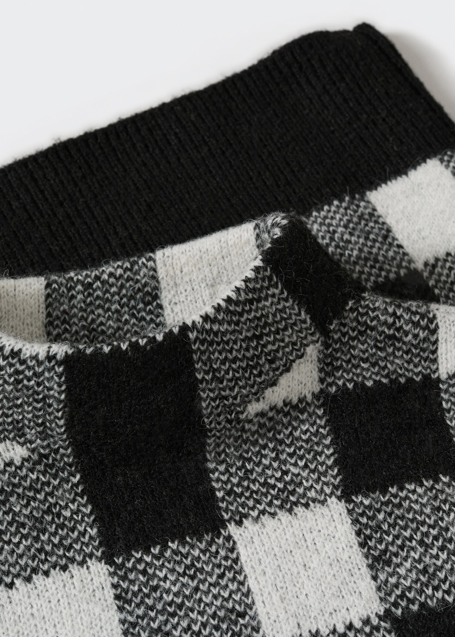 Perkins-neck checked sweater - Details of the article 8