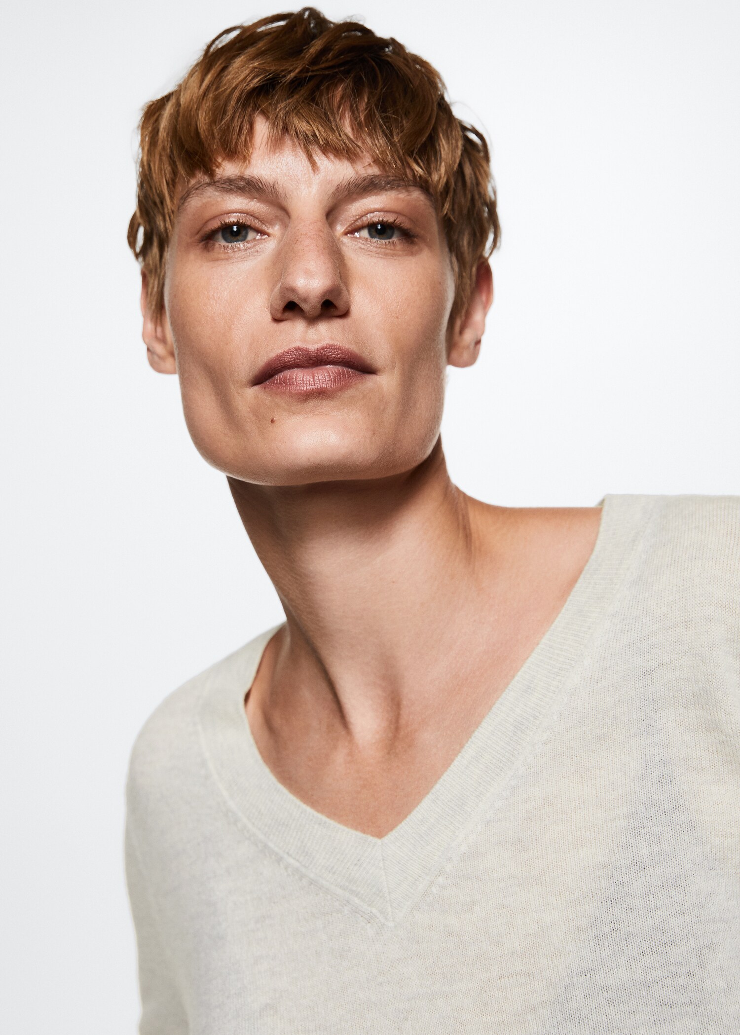 Wollpullover mit V-Ausschnitt - Detail des Artikels 1