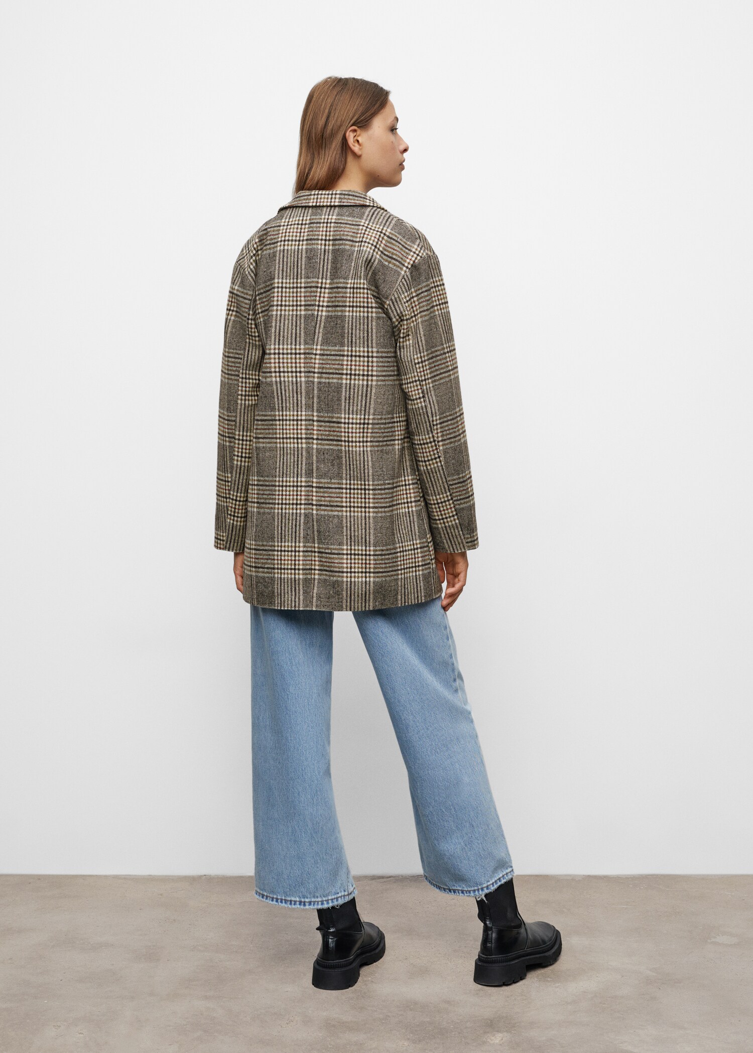 Lapelled straight-cut coat - Reverse of the article