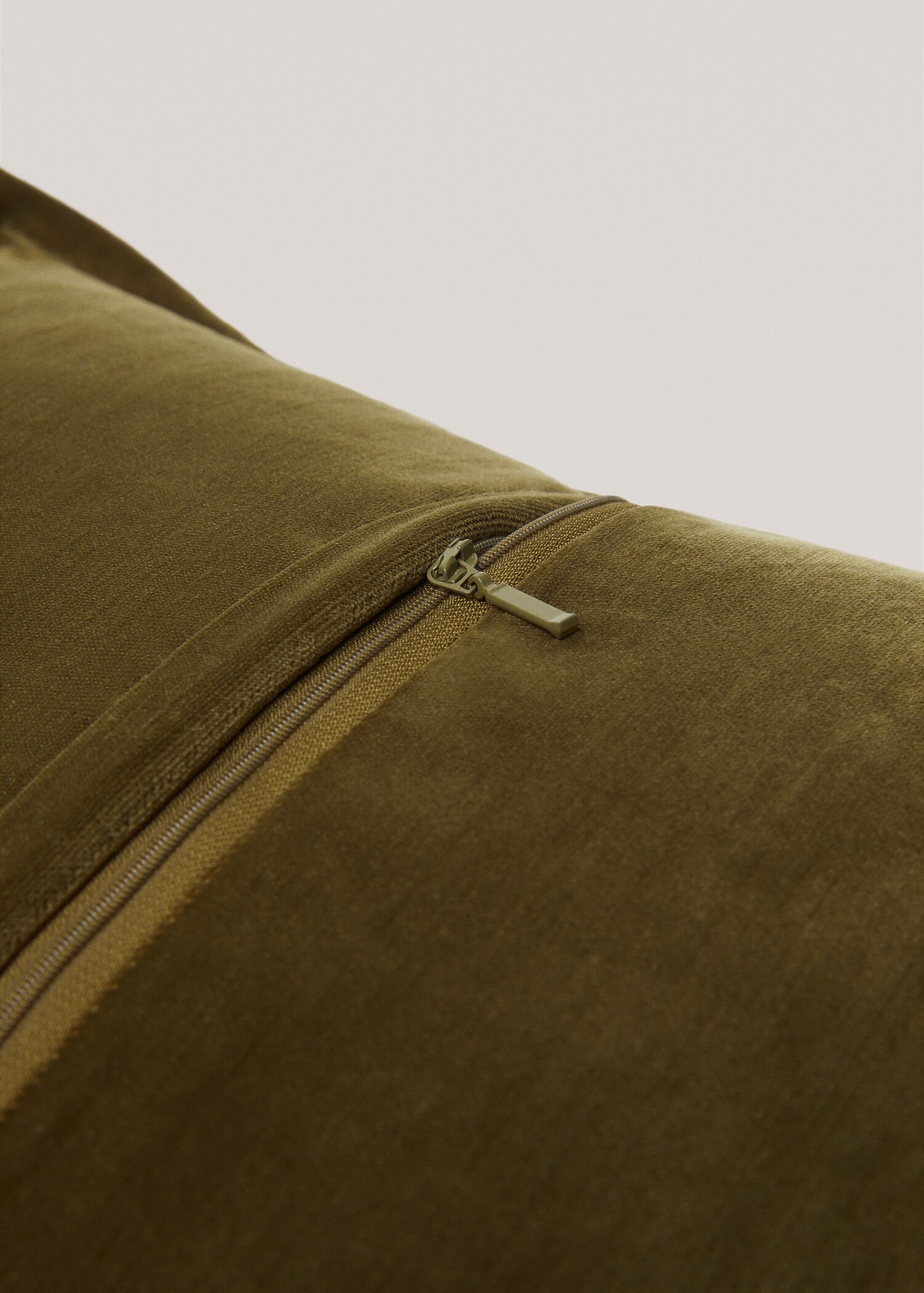 Velvet cushion cover 19.69x19.69 in - Details of the article 2