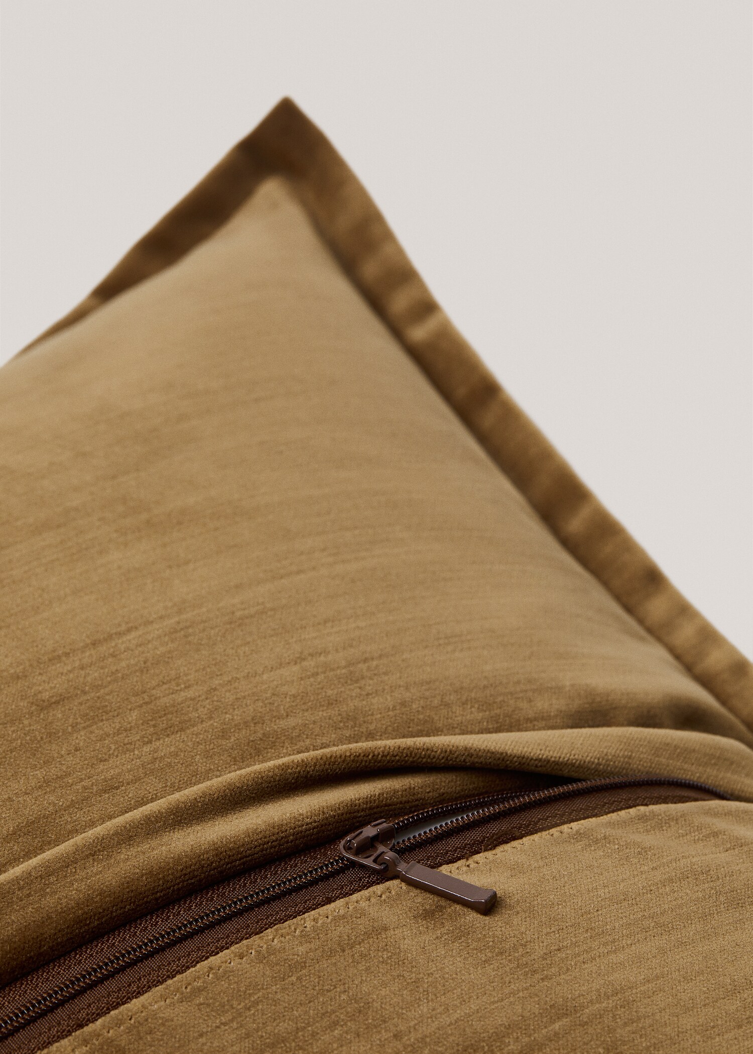 Velvet cushion cover 19.69x19.69 in - Details of the article 2