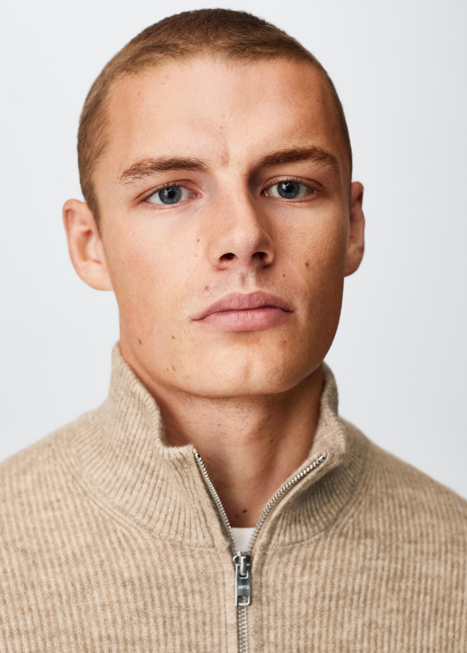 Zipped high collar sweater - Details of the article 1