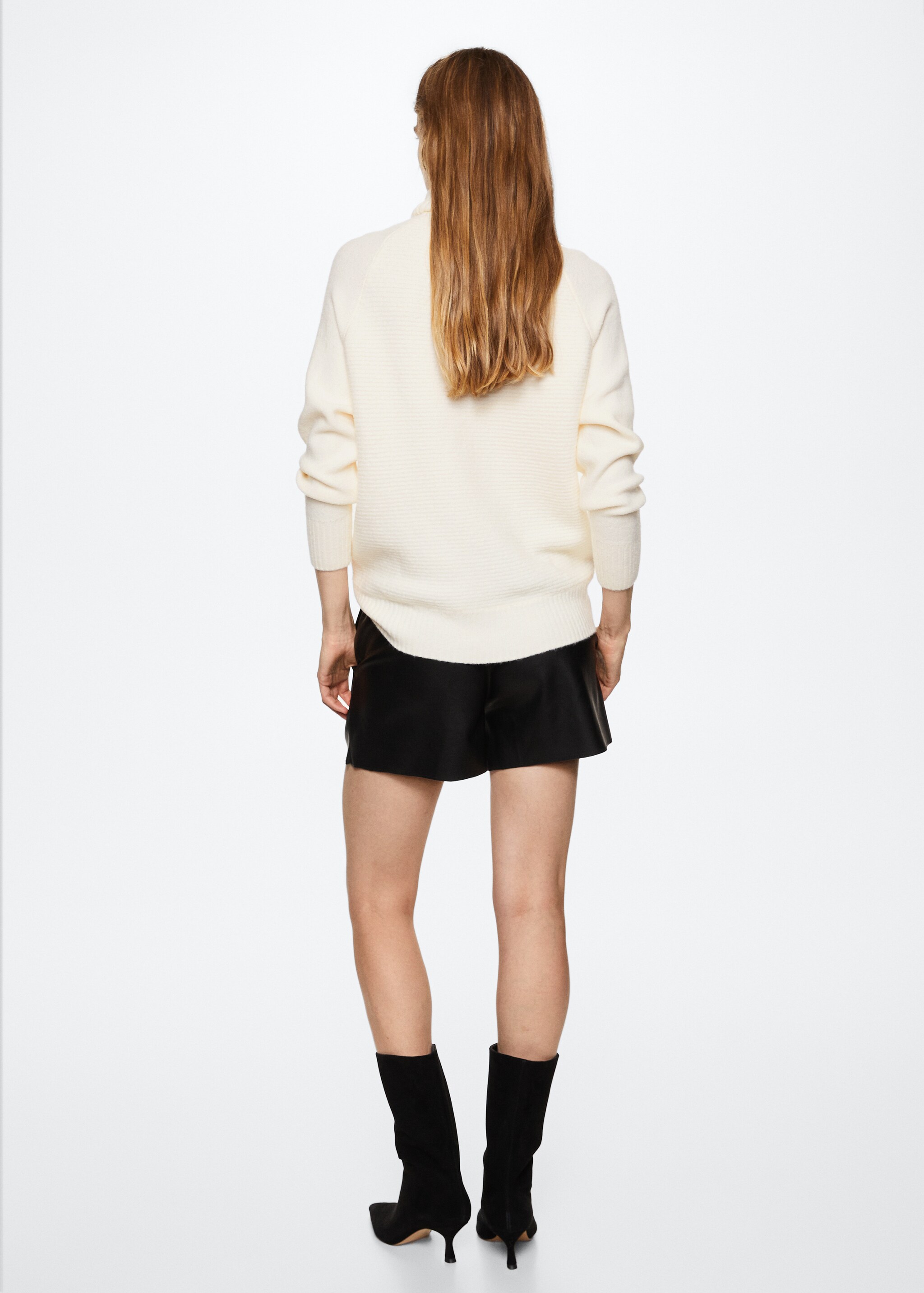 Turtle neck sweater - Reverse of the article