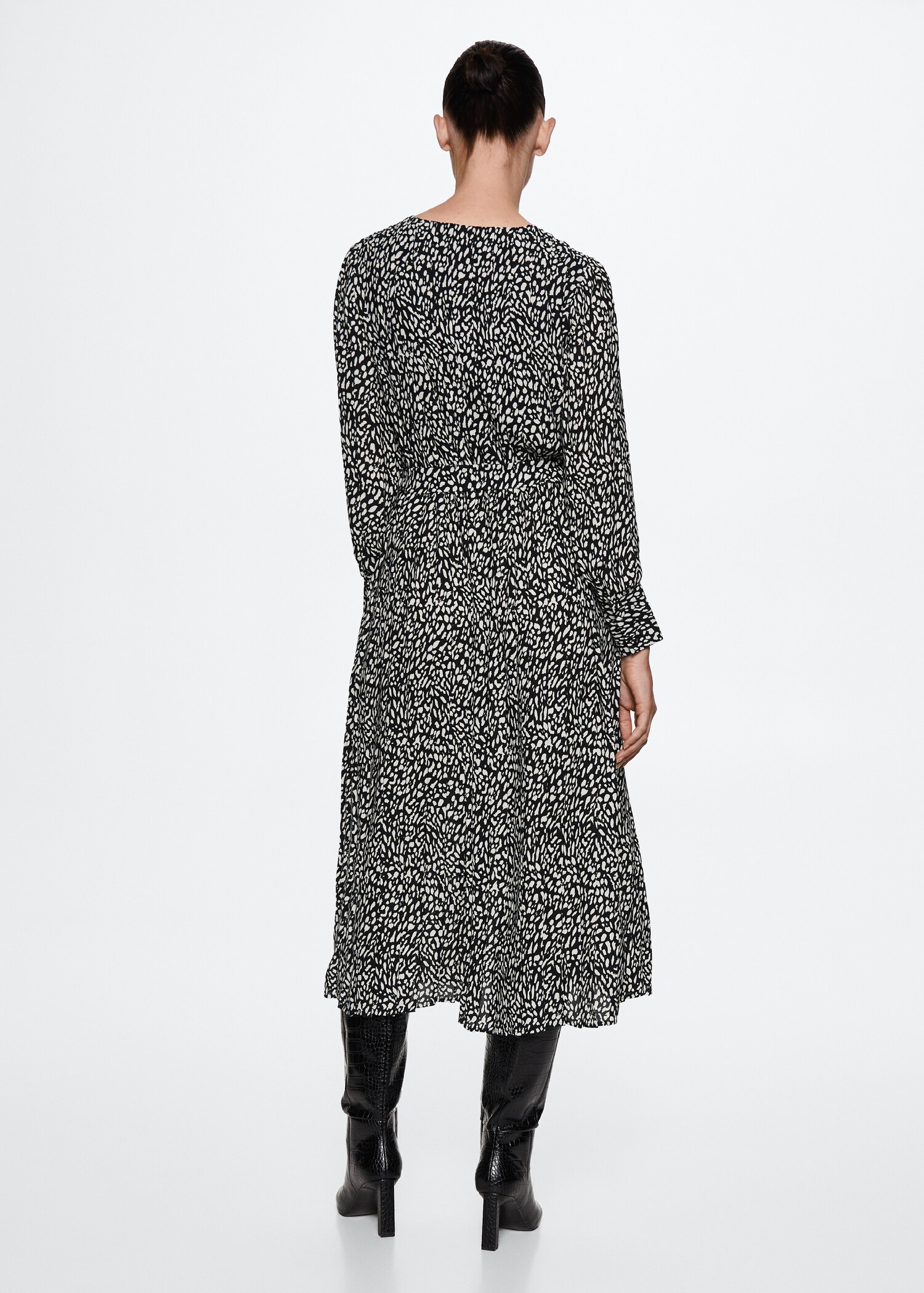Printed pleated dress - Reverse of the article