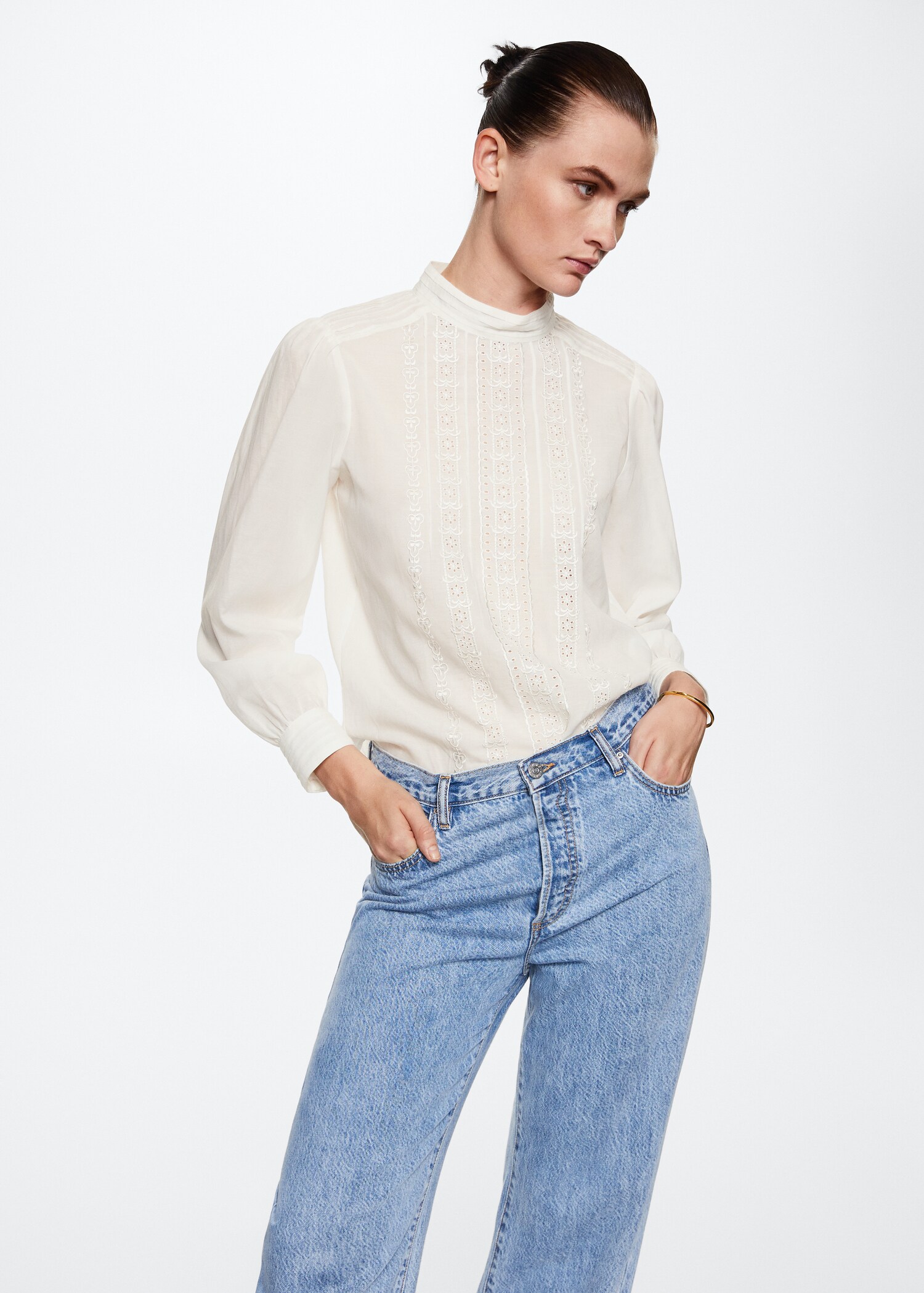 Decorative embroidery blouse - Medium plane