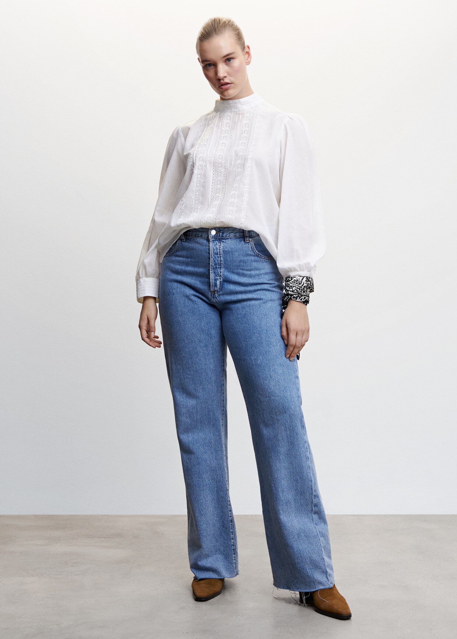 Decorative embroidery blouse - Details of the article 3