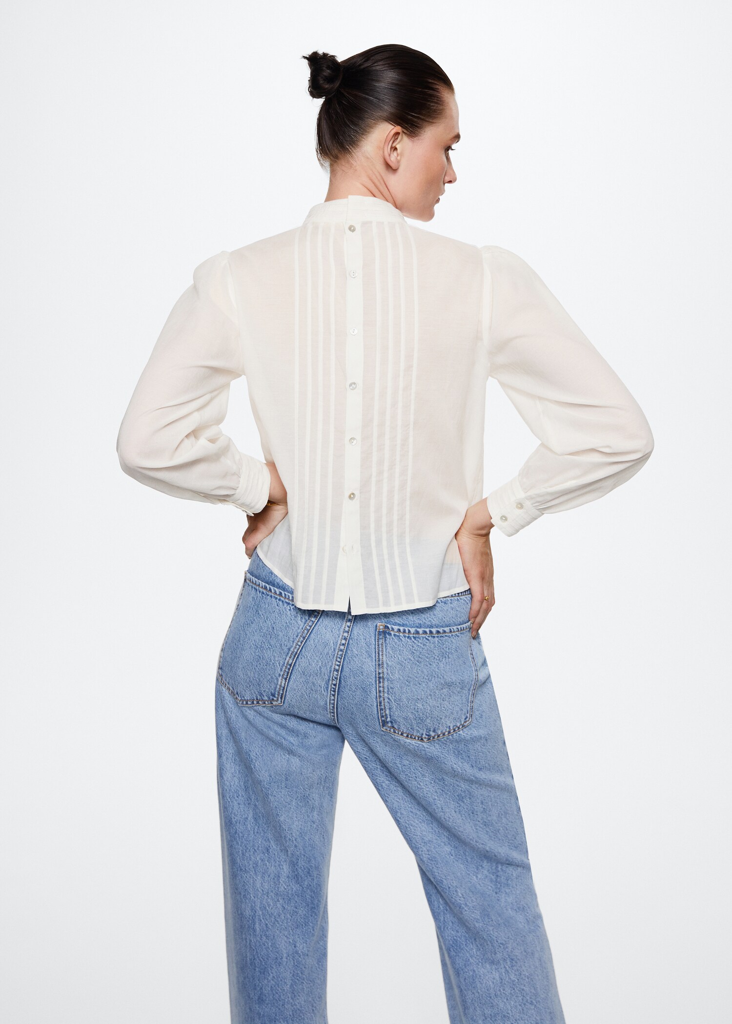 Decorative embroidery blouse - Reverse of the article