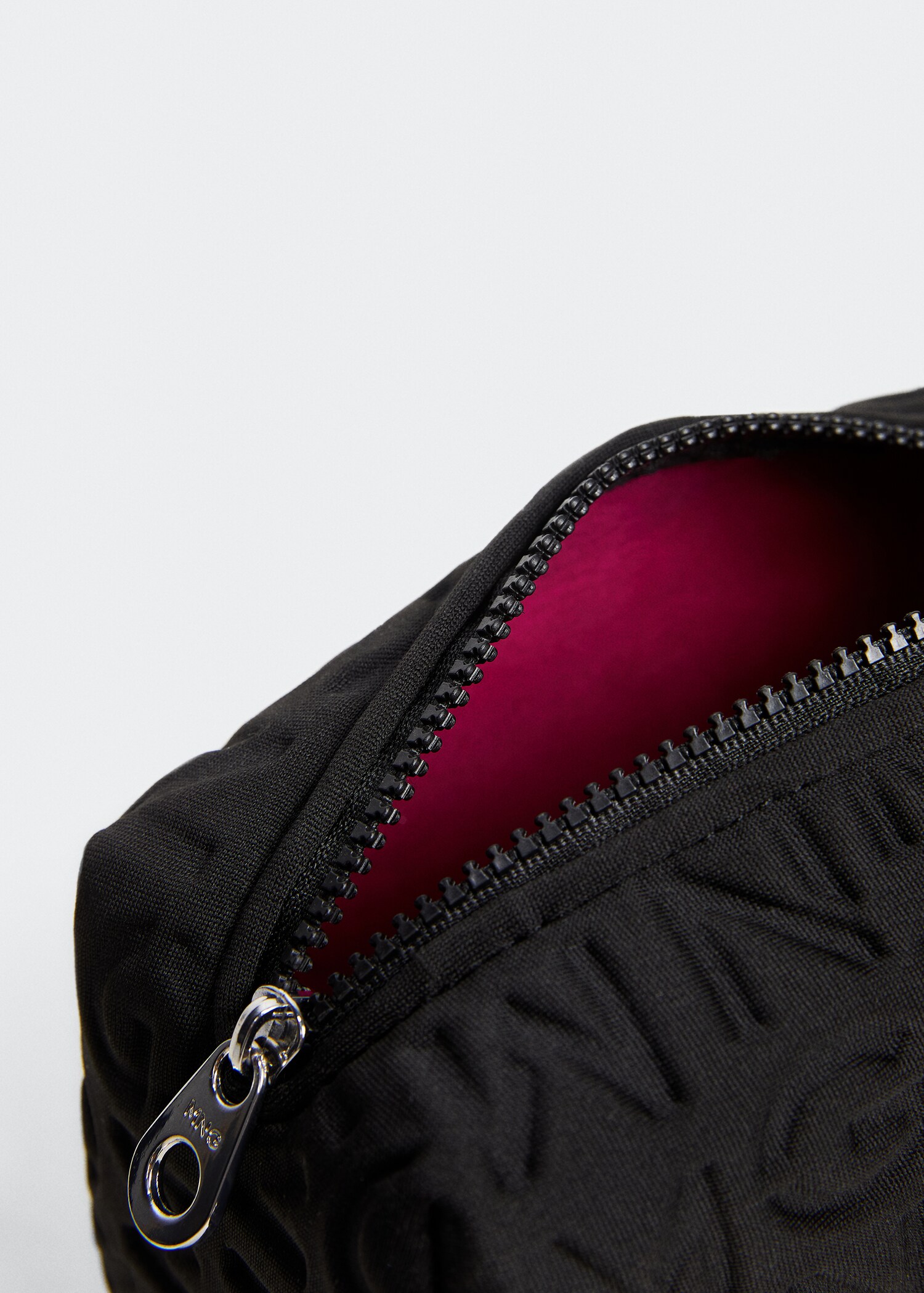 Zipped toiletry bag with logo - Details of the article 2