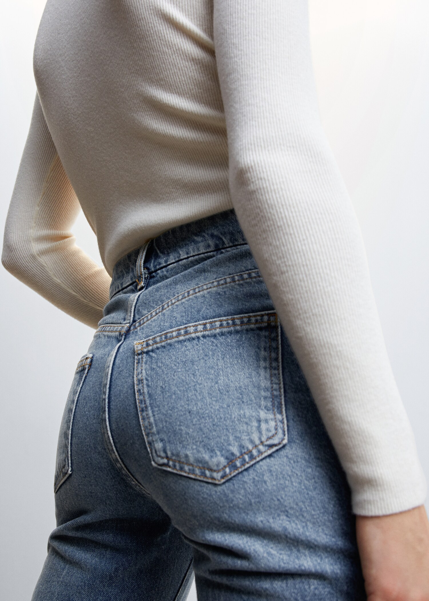 Jeans flare medelhög midja - Detaljer om artikeln 6