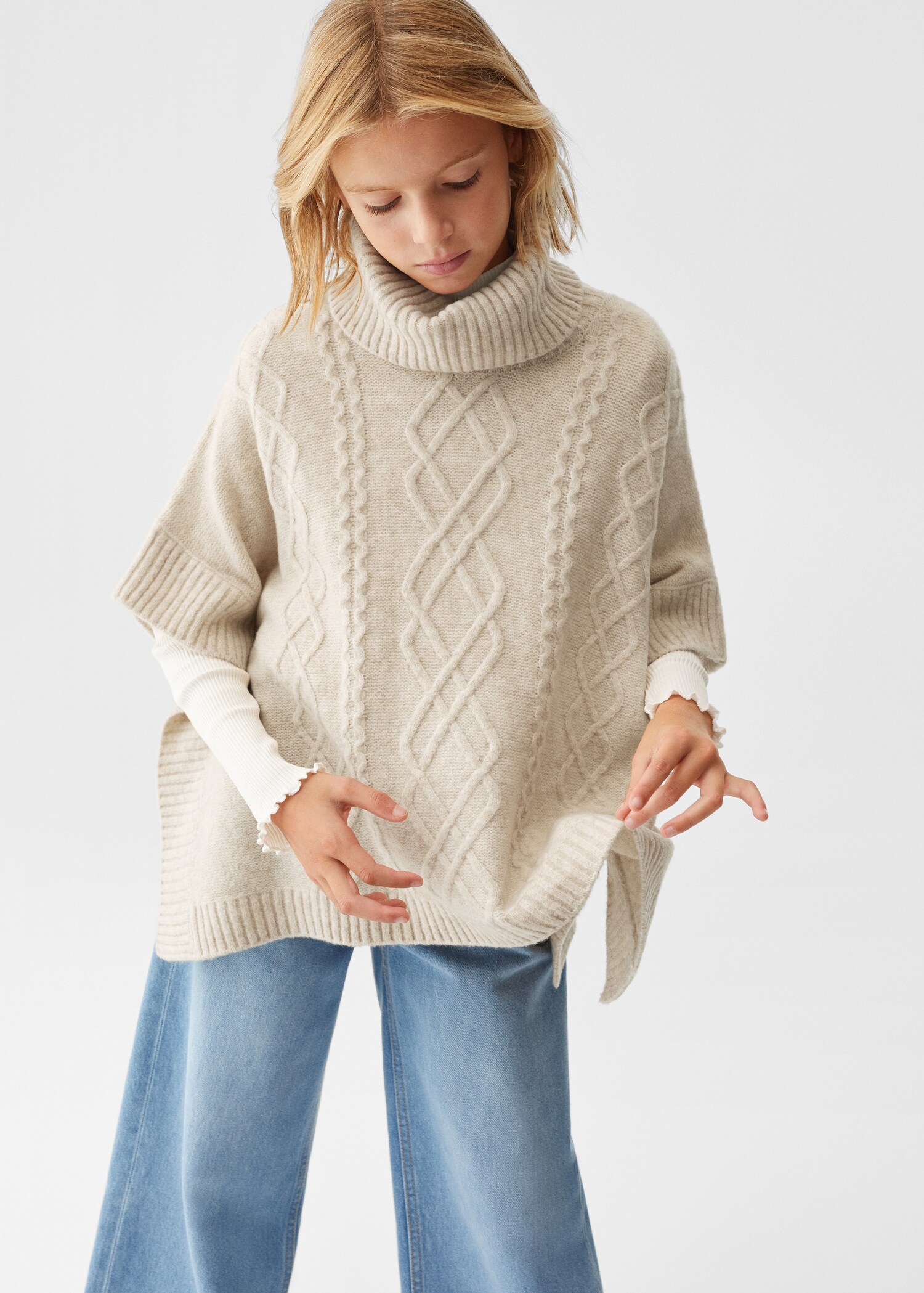 Cable-knit poncho - Medium plane
