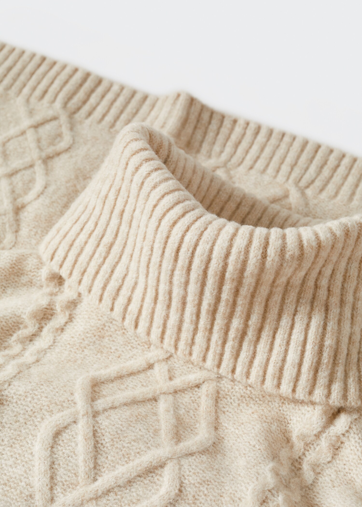 Cable-knit poncho - Details of the article 8