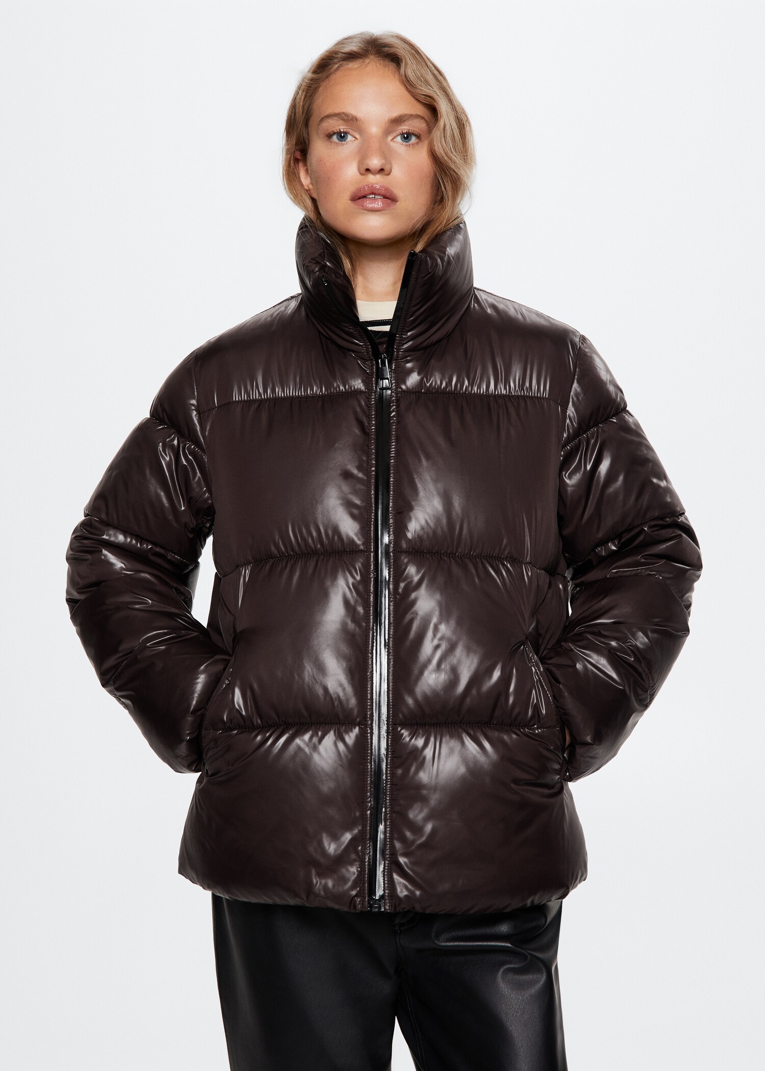 Anorak acolchado cuello subido - Plano medio