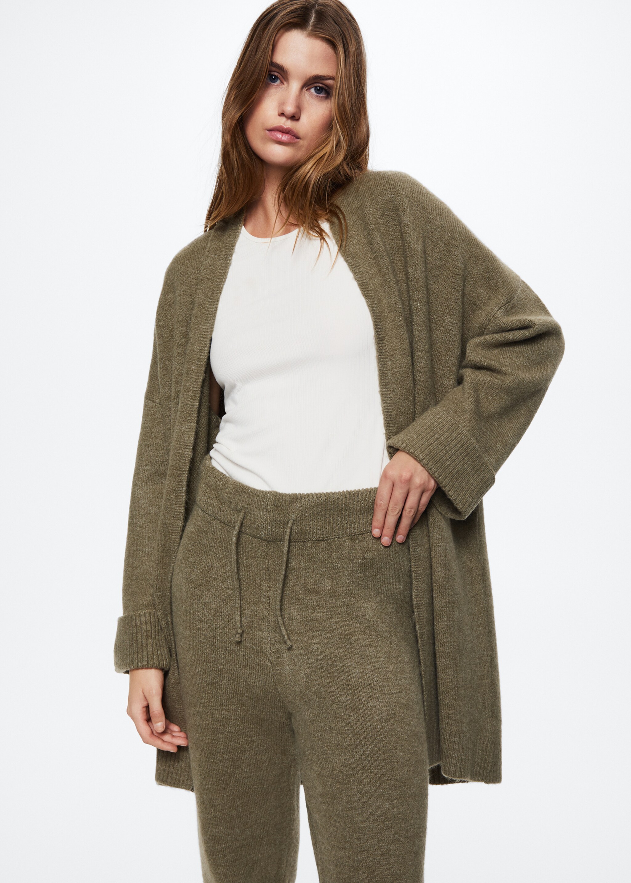 Cotton-linen knitted trousers  - Details of the article 1, Khaki. Ref: 37028256-00.