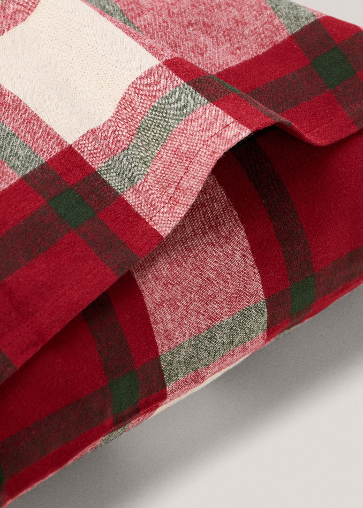 Check flannel cushion cover 60x60cm - Details of the article 2