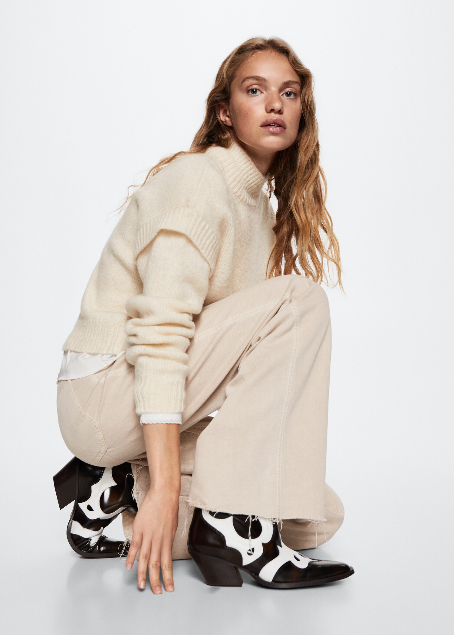 Stehkragenpullover mit Detail an den Schultern - Detail des Artikels 2