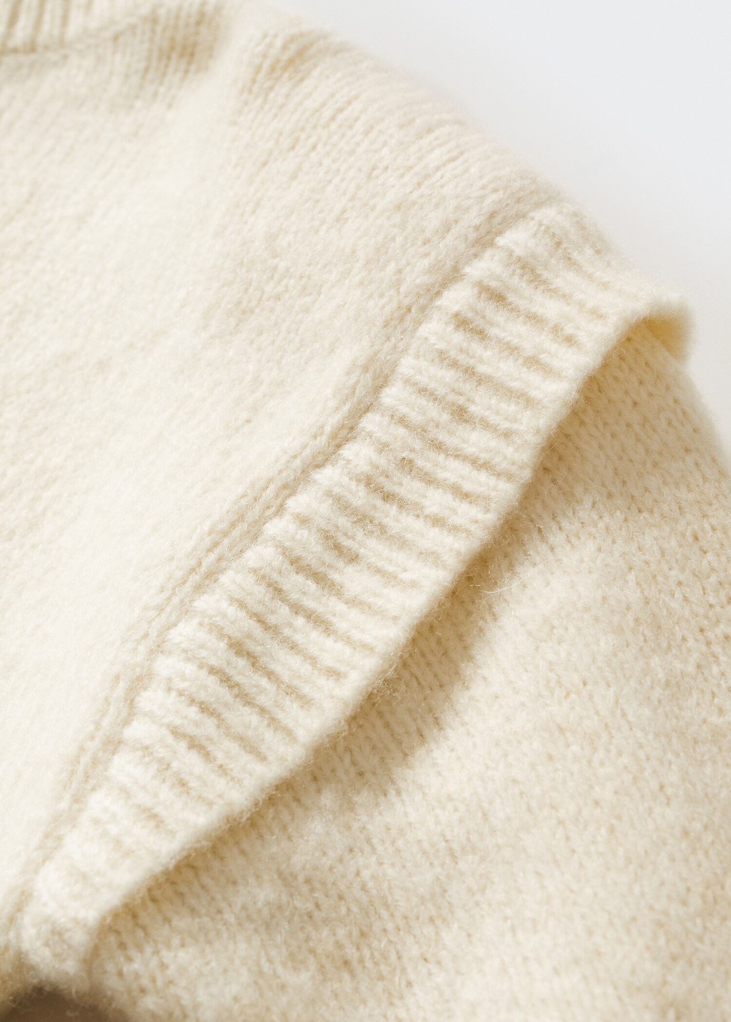 Stehkragenpullover mit Detail an den Schultern - Detail des Artikels 8