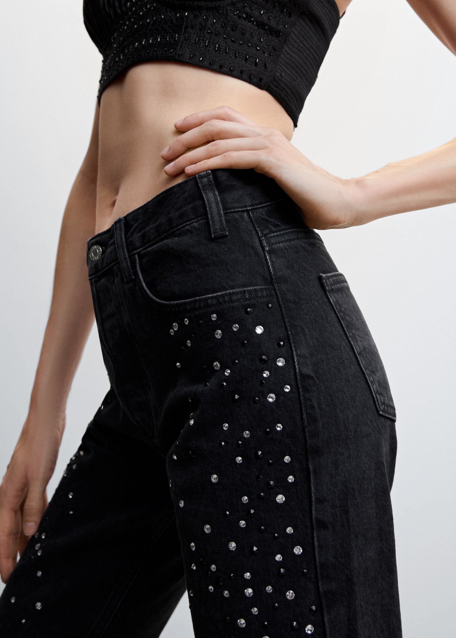 Jeans mit Strasssteinen - Damen | MANGO OUTLET Deutschland 