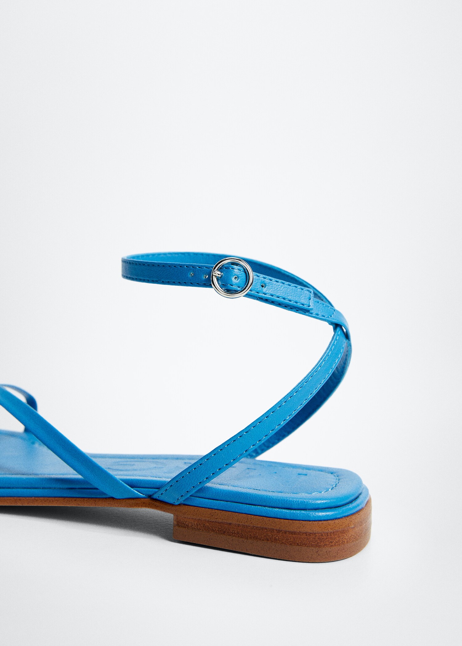 Decorative strap sandals - Details of the article 2