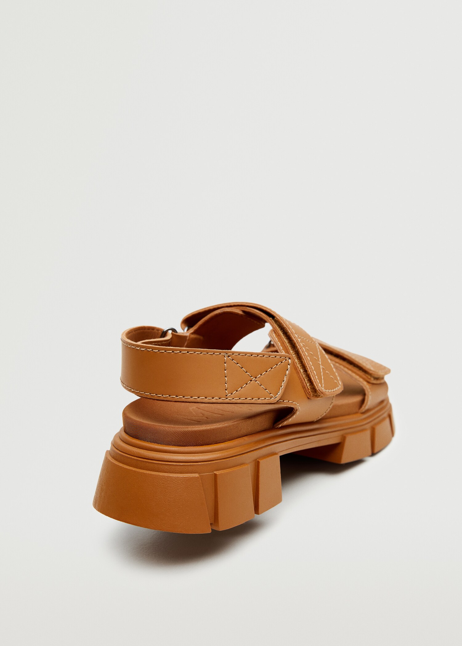 Toothed platform sandal - Details of the article 2