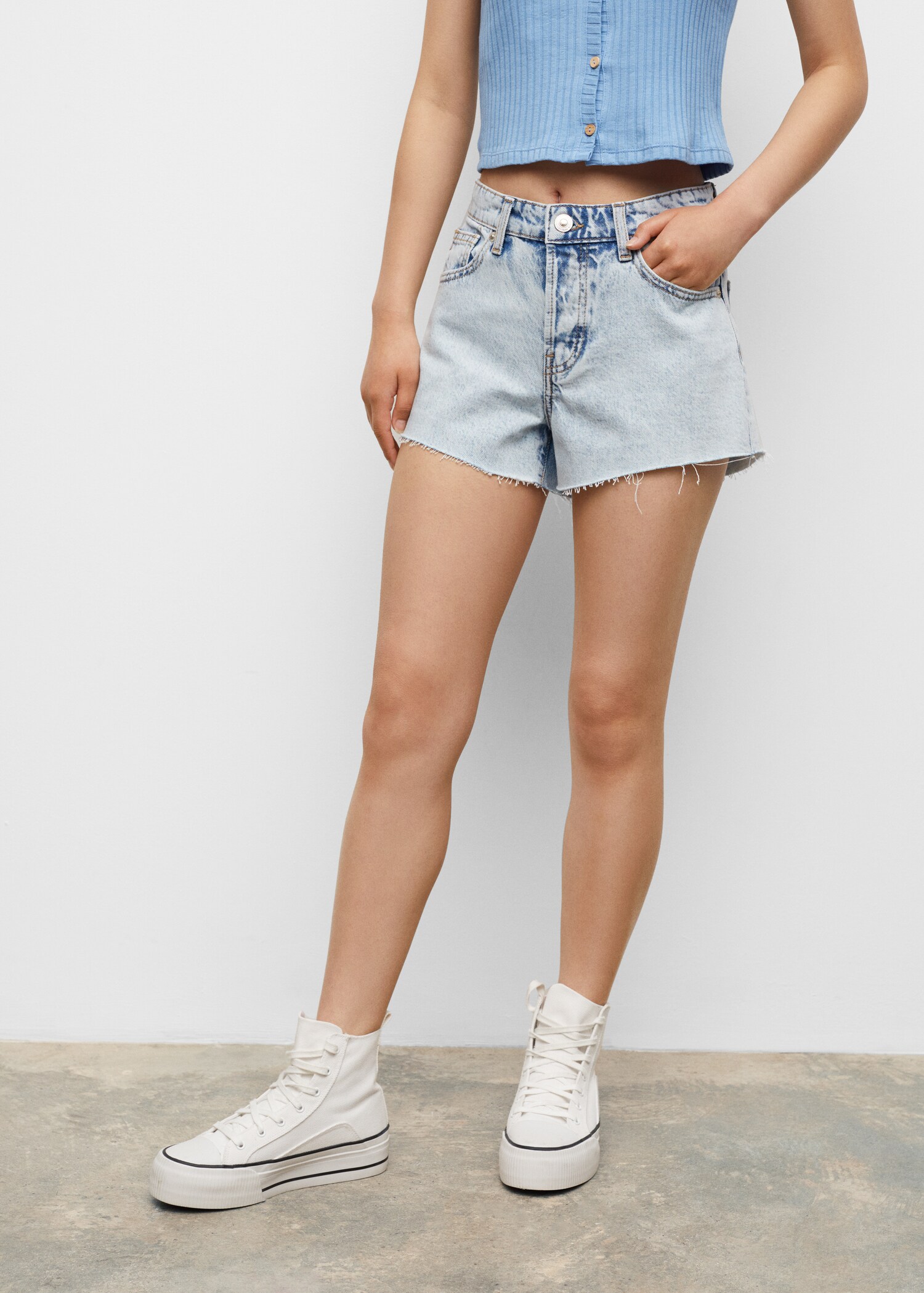 Frayed hem denim shorts - Details of the article 1