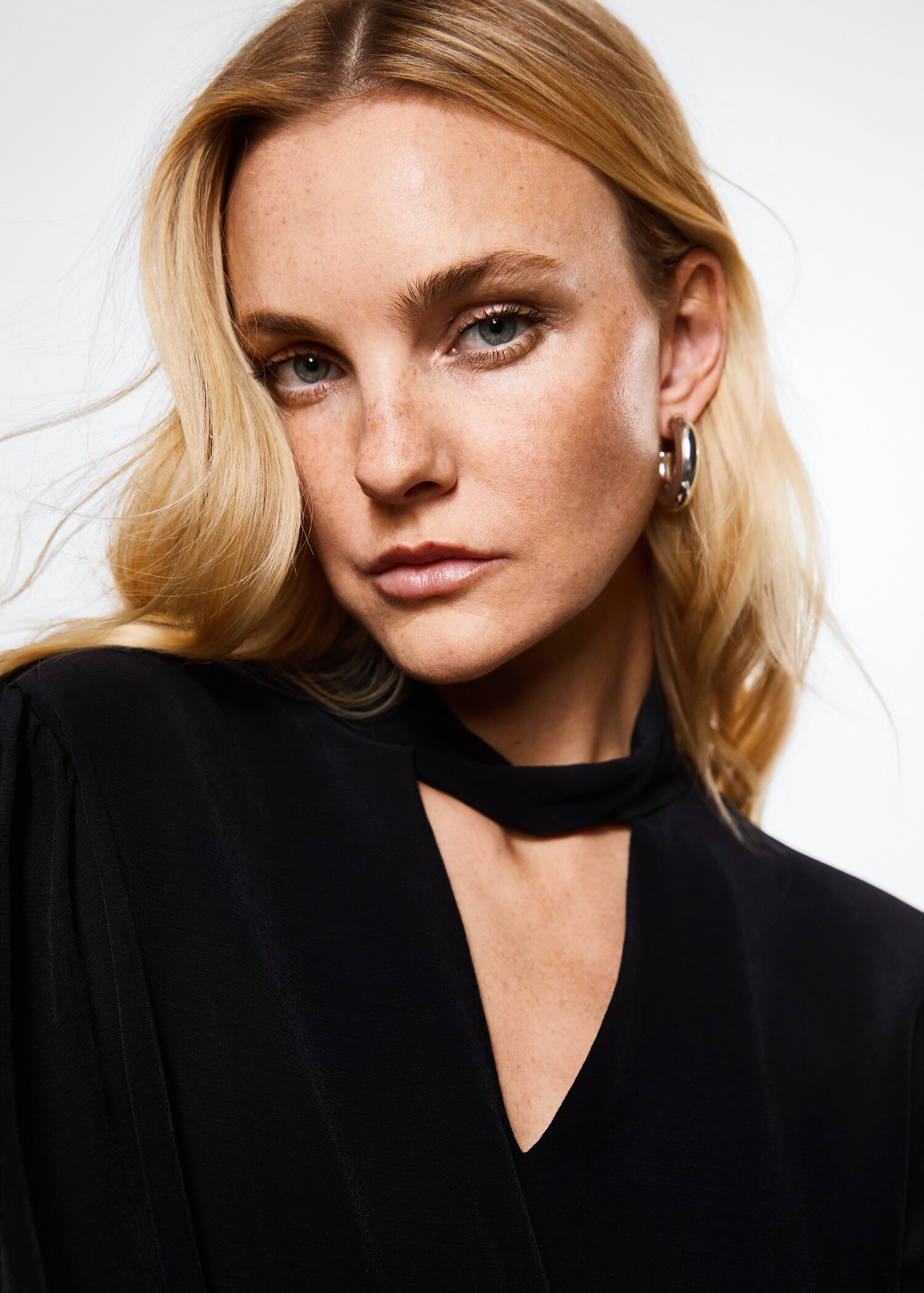 Puffed sleeves flowy blouse - Details of the article 1