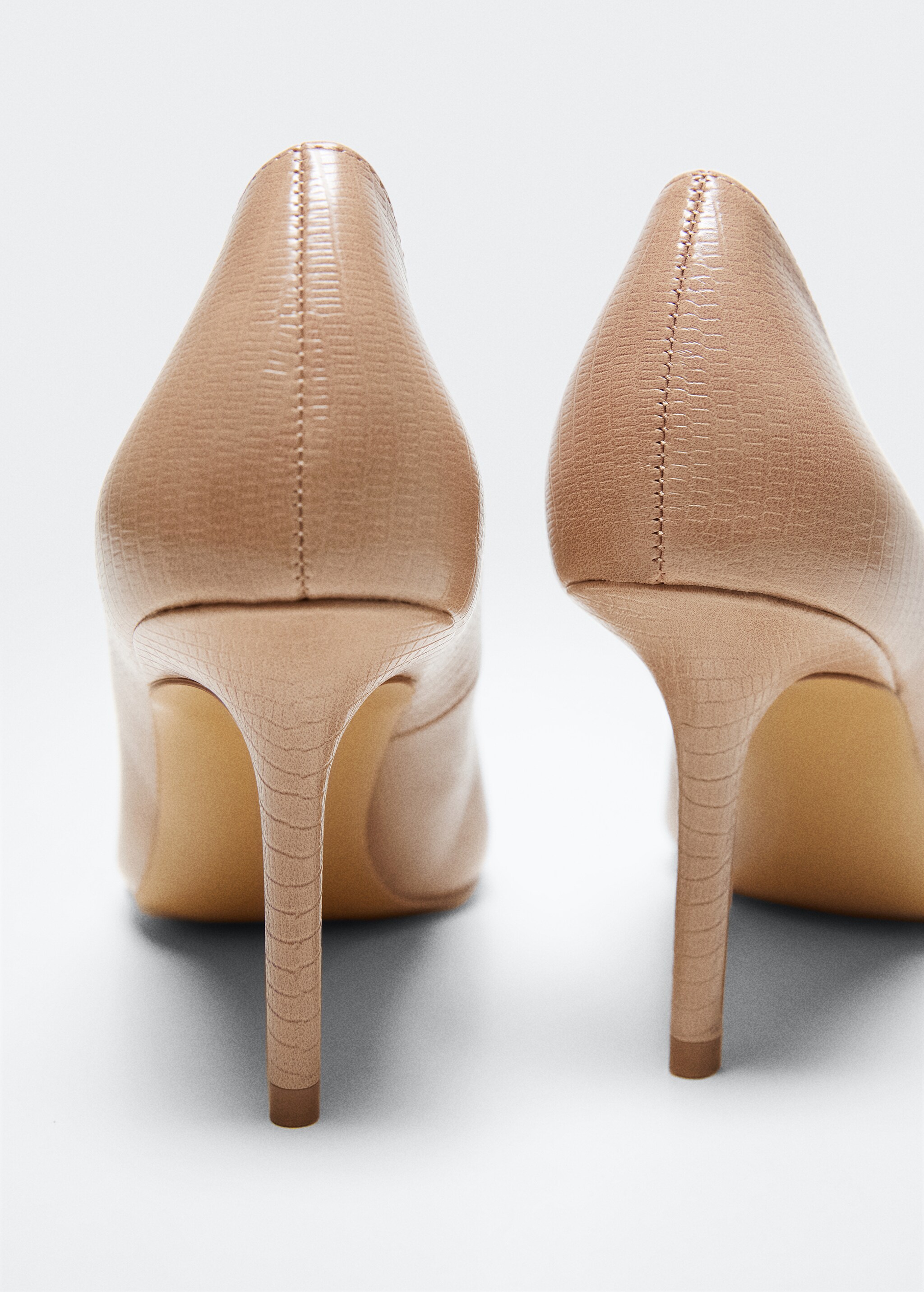 Pointed toe pumps - Details of the article 3