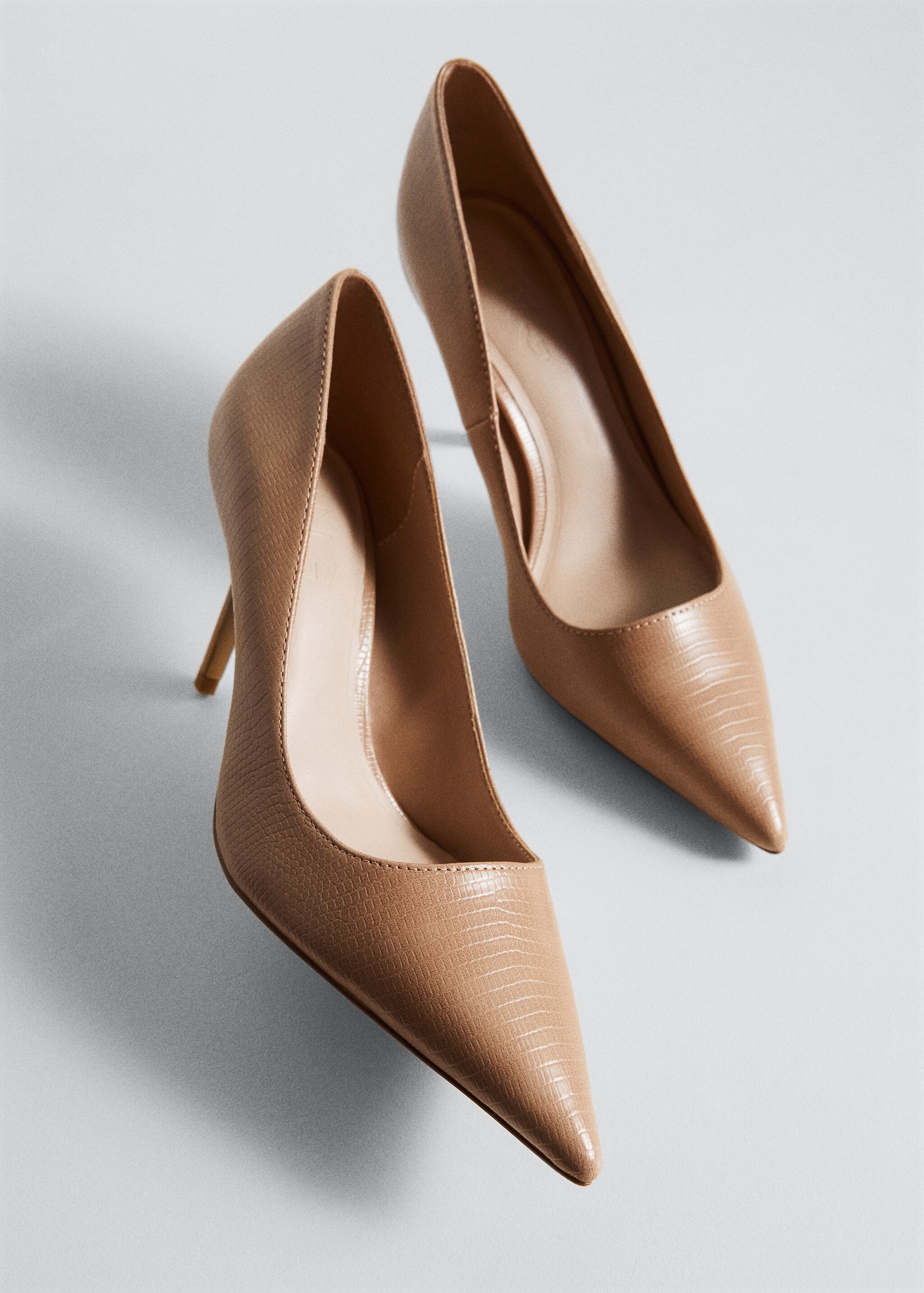 Pointed toe pumps - Details of the article 4