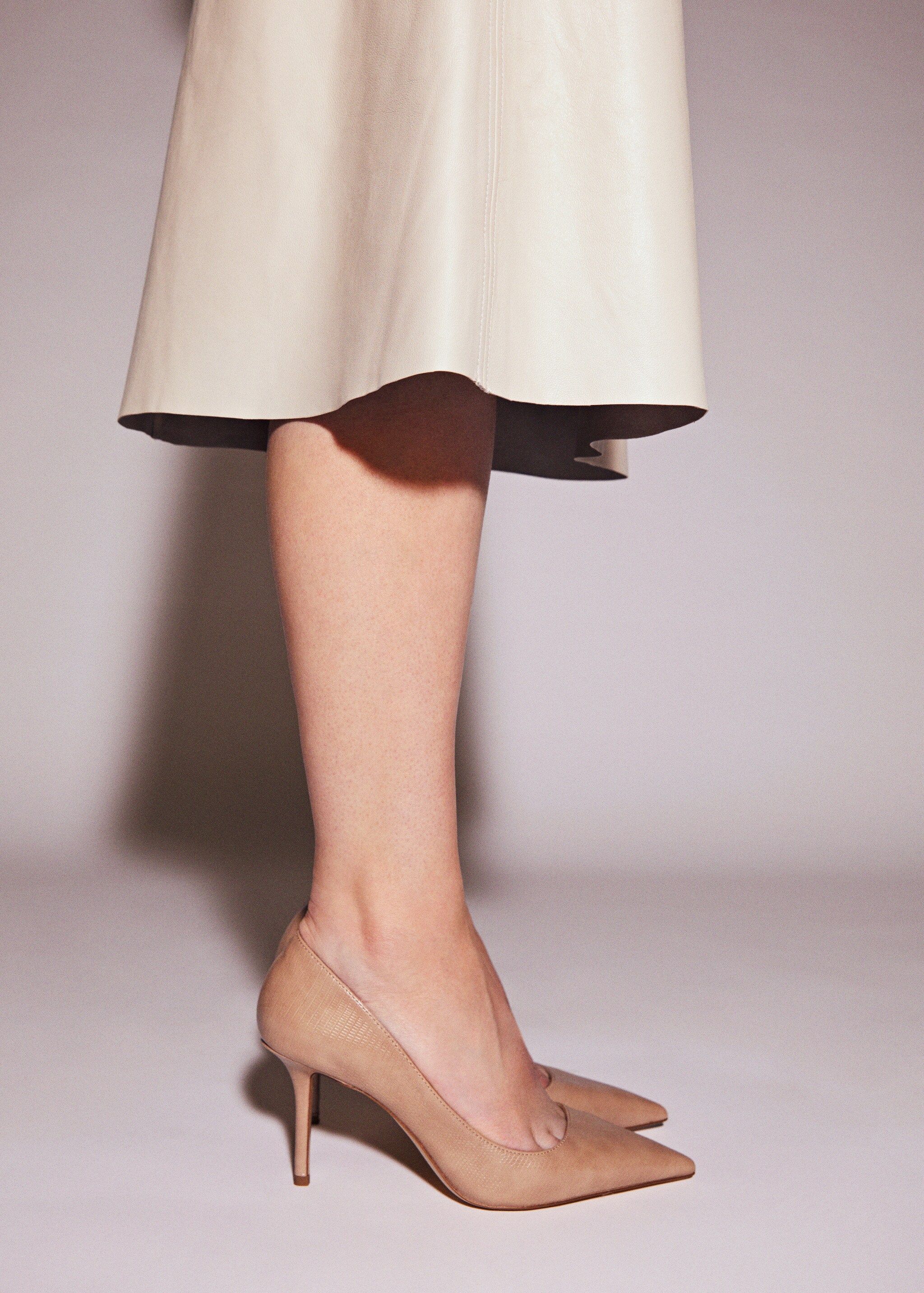Pointed toe pumps - Details of the article 9