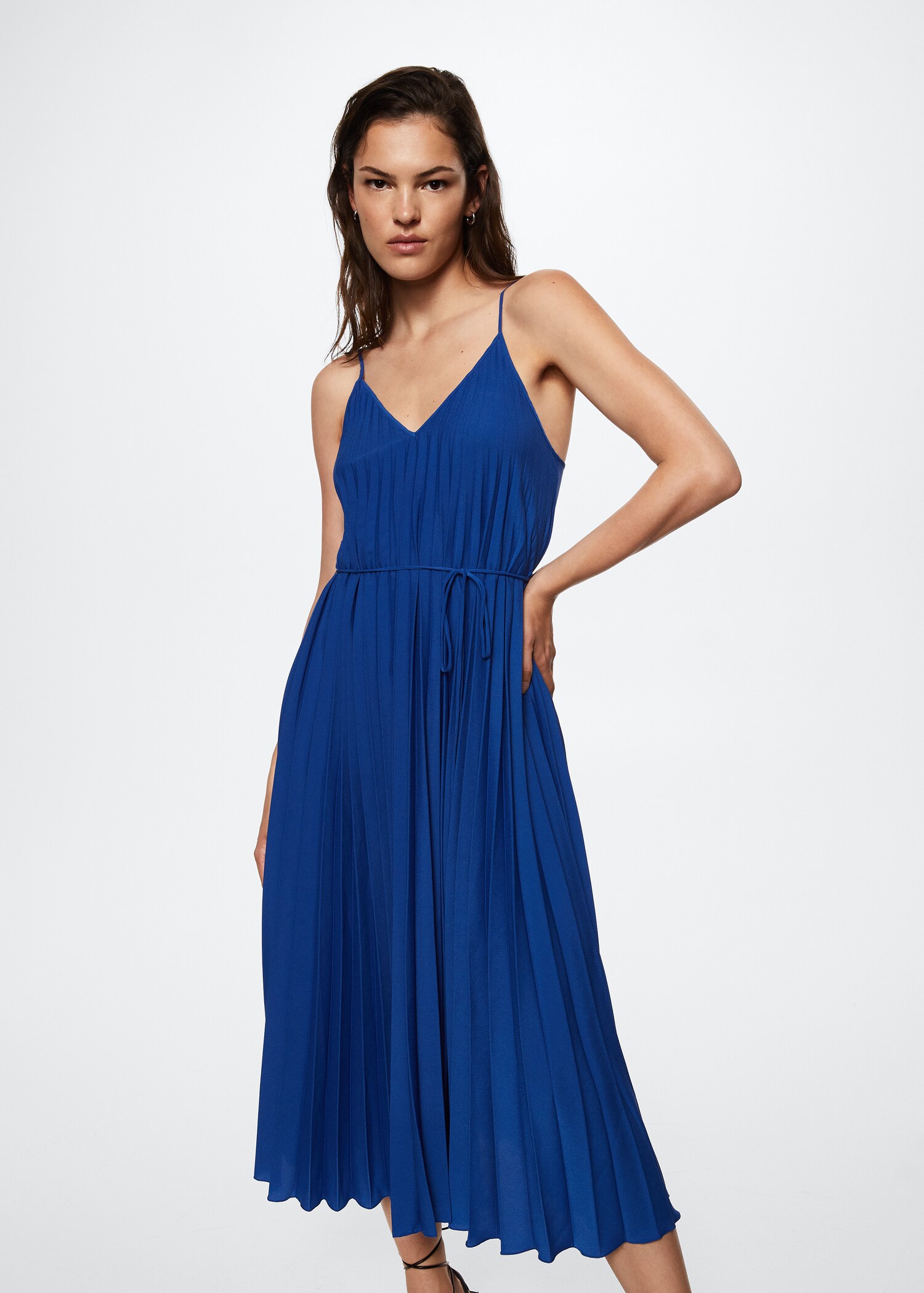 Vestido plissado cinto - Plano médio
