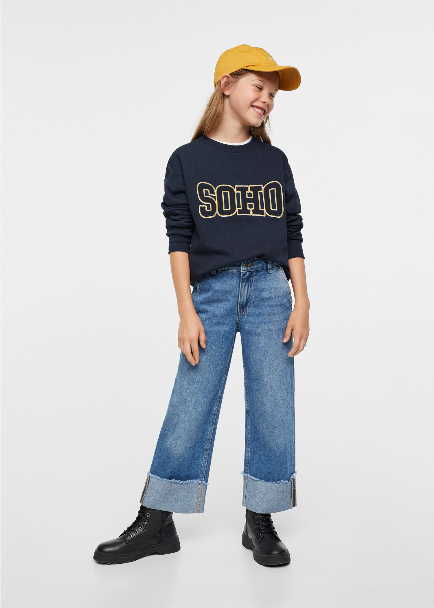 Texturiertes Varsity Sweatshirt mit Stickerei - Mittlere Ansicht