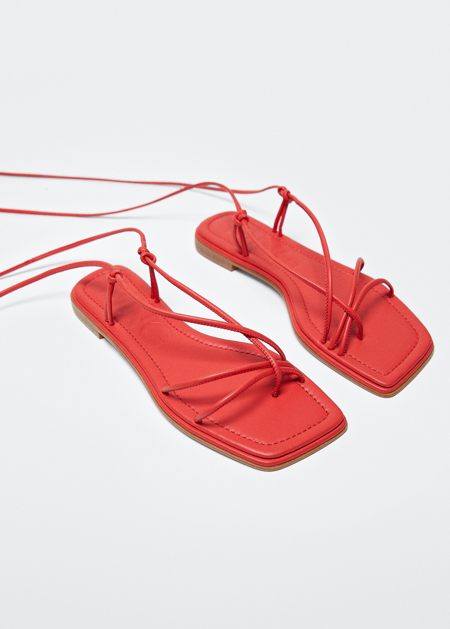 Sandalias cruzadas tiras - Plano medio