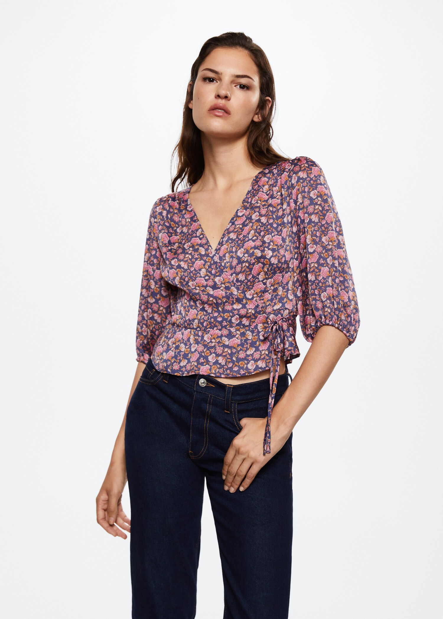 Bluse mit Blumenmuster - Mittlere Ansicht