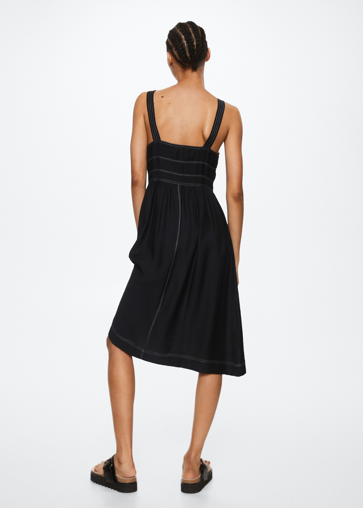 Kleid mit Ziernähten