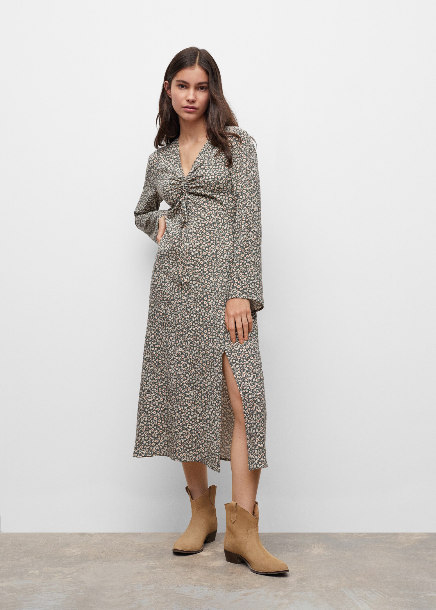 Kleid mit Blumendruck - Mittlere Ansicht